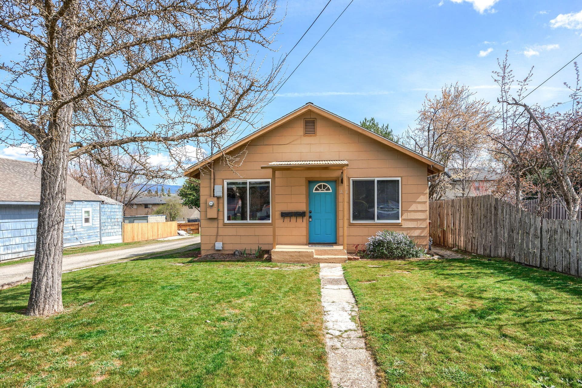2-web-or-mls-ApxSM (2). Photo 2 of 33, 128 S Mountain Avenue, Ashland, OR 97520