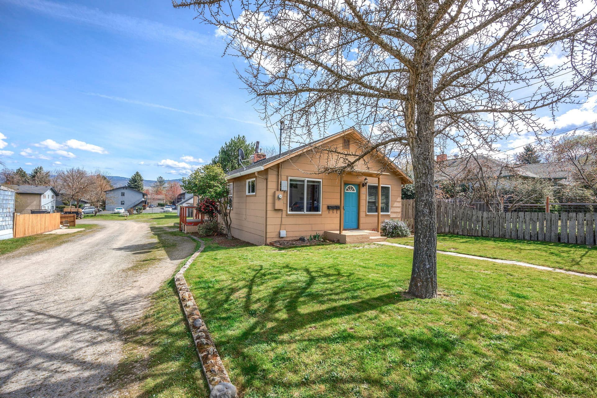 3-web-or-mls-ApxSM (3). Photo 3 of 33, 128 S Mountain Avenue, Ashland, OR 97520