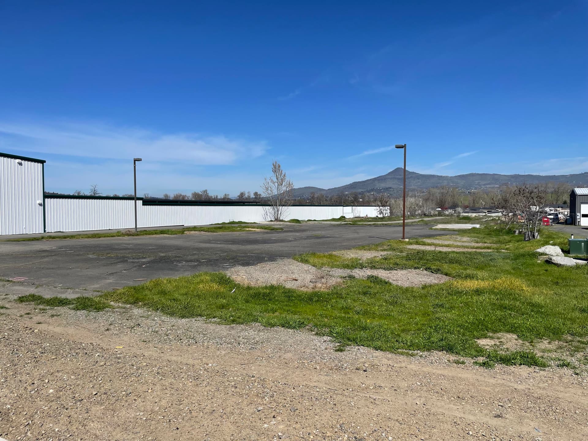 1. Photo 1 of 15, 3957 S Pacific Highway, Medford, OR 97501