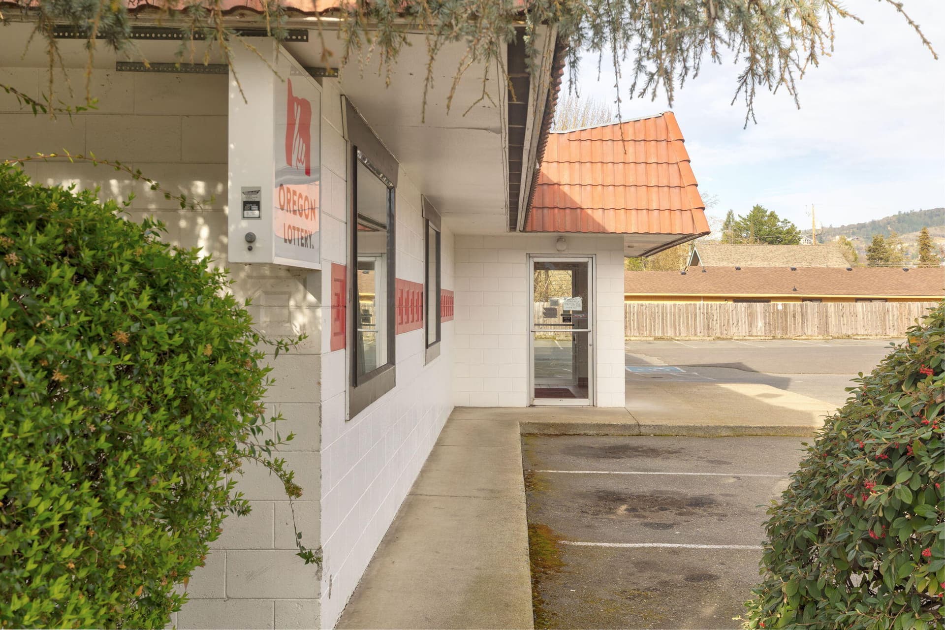 1434 Left entry door. Photo 3 of 44, 1434 NW 6TH Street, Grants Pass, OR 97526