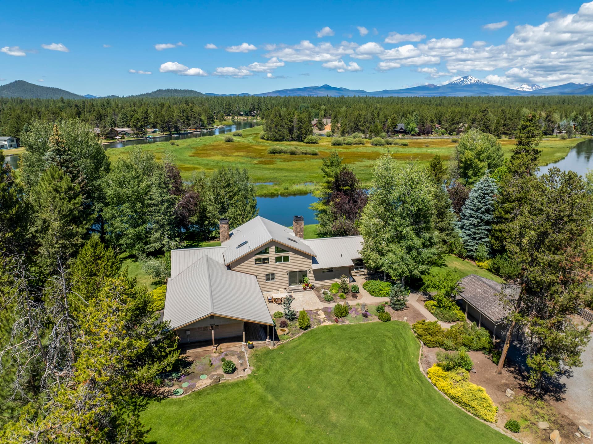 02. Photo 1 of 55, 55635 Gatehouse Lane, Bend, OR 97707