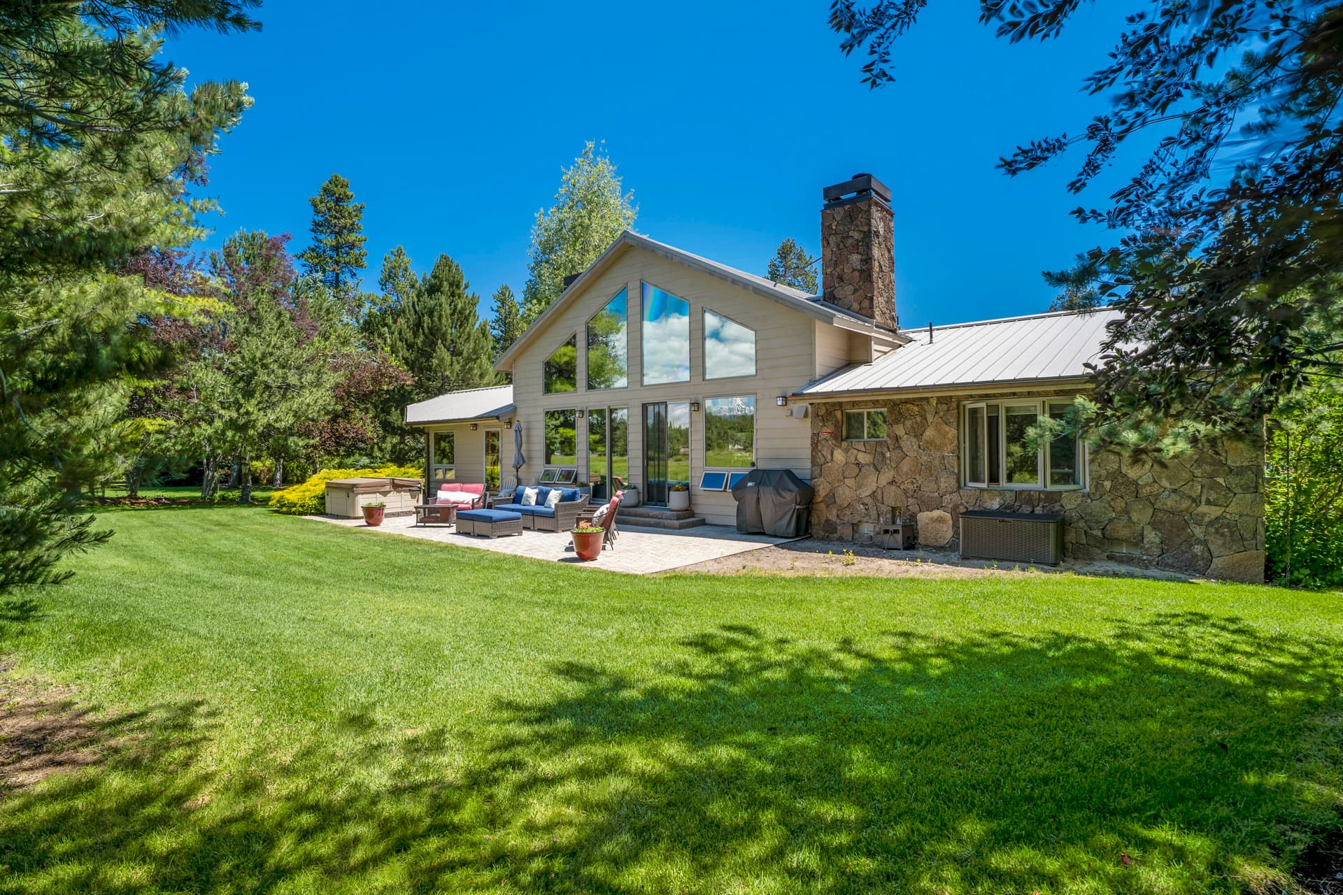 05. Photo 2 of 55, 55635 Gatehouse Lane, Bend, OR 97707