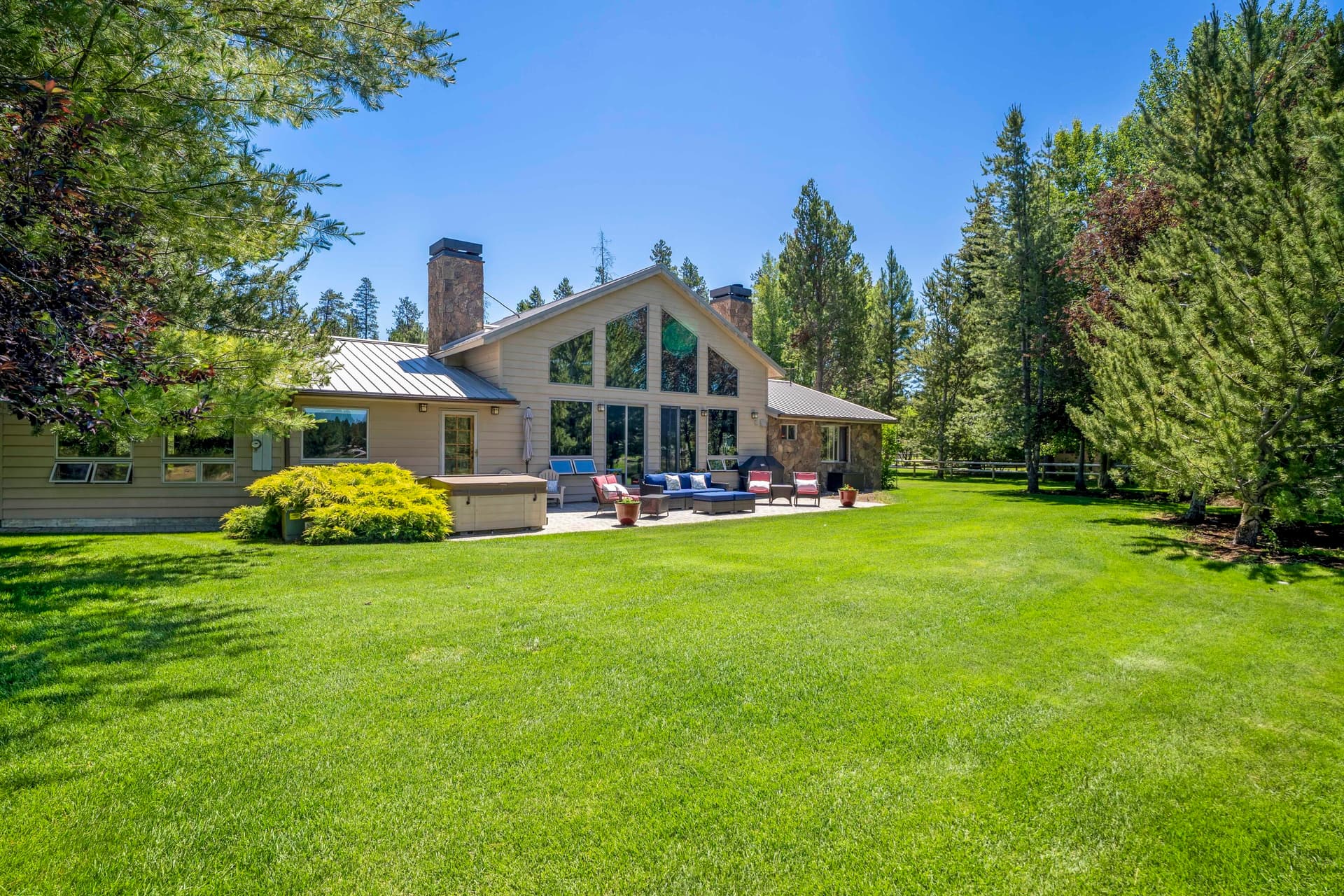 1-Exterior. Photo 3 of 55, 55635 Gatehouse Lane, Bend, OR 97707