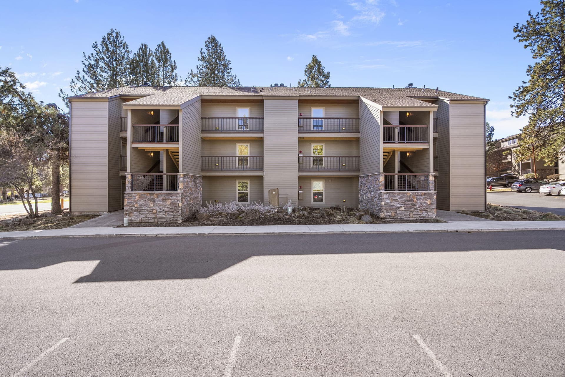 1-web-or-mls-_DSC0404. Photo 2 of 31, 18575 SW Century Drive Unit 2135, Bend, OR 97702