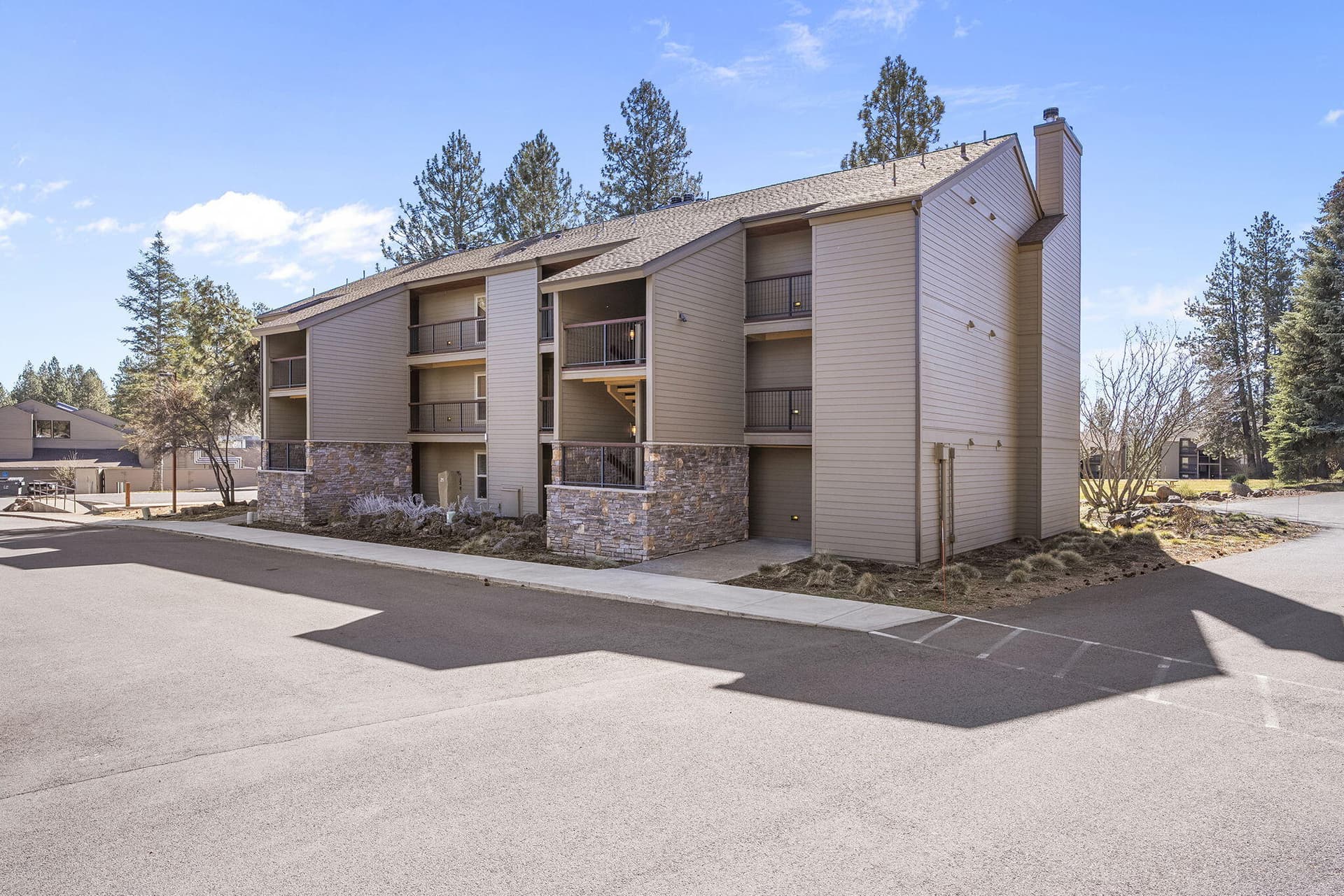 2-web-or-mls-_DSC0409. Photo 3 of 31, 18575 SW Century Drive Unit 2135, Bend, OR 97702