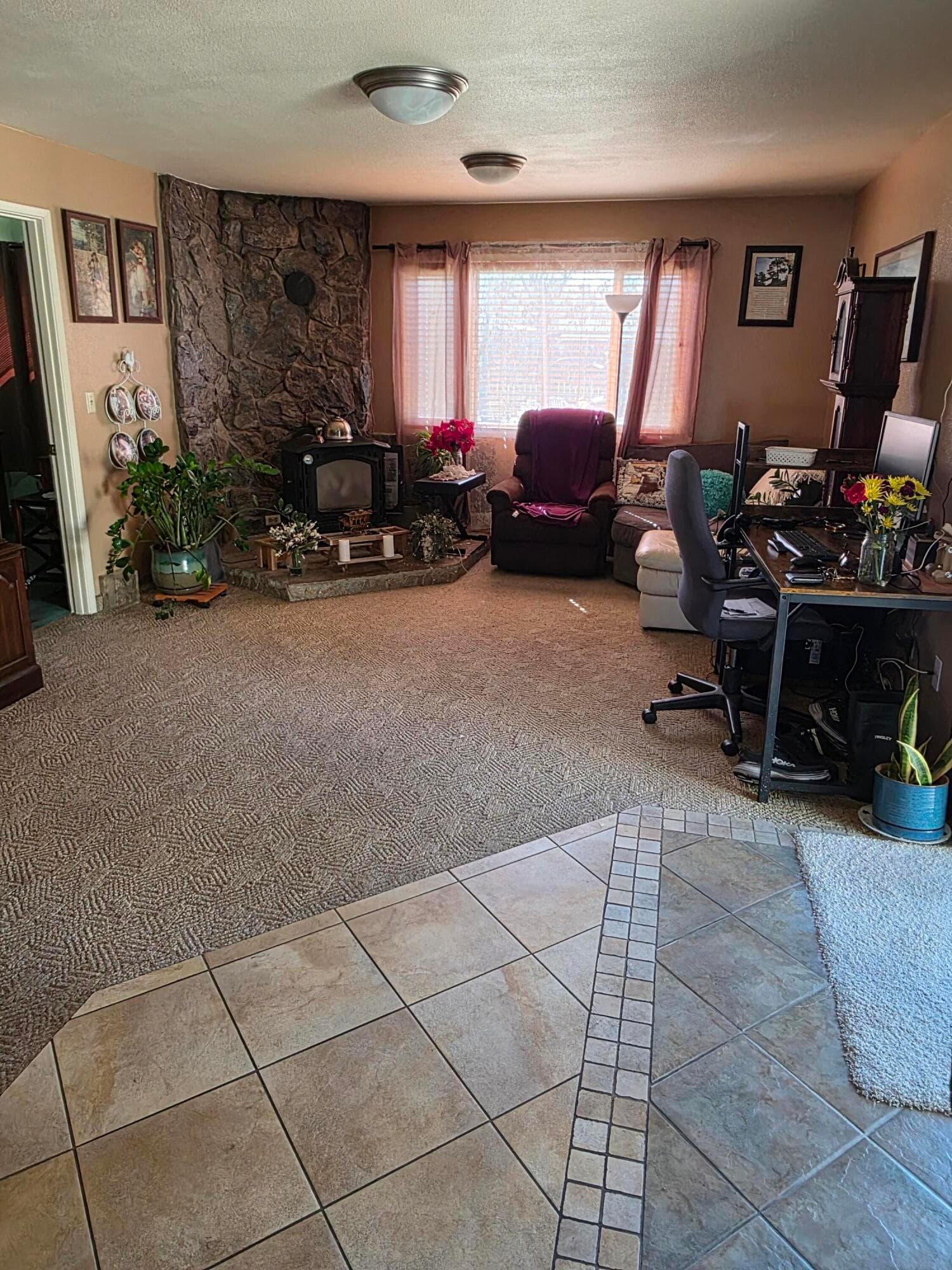 4302 Family Room. Photo 3 of 8, 4302 Onyx Avenue, Klamath Falls, OR 97603