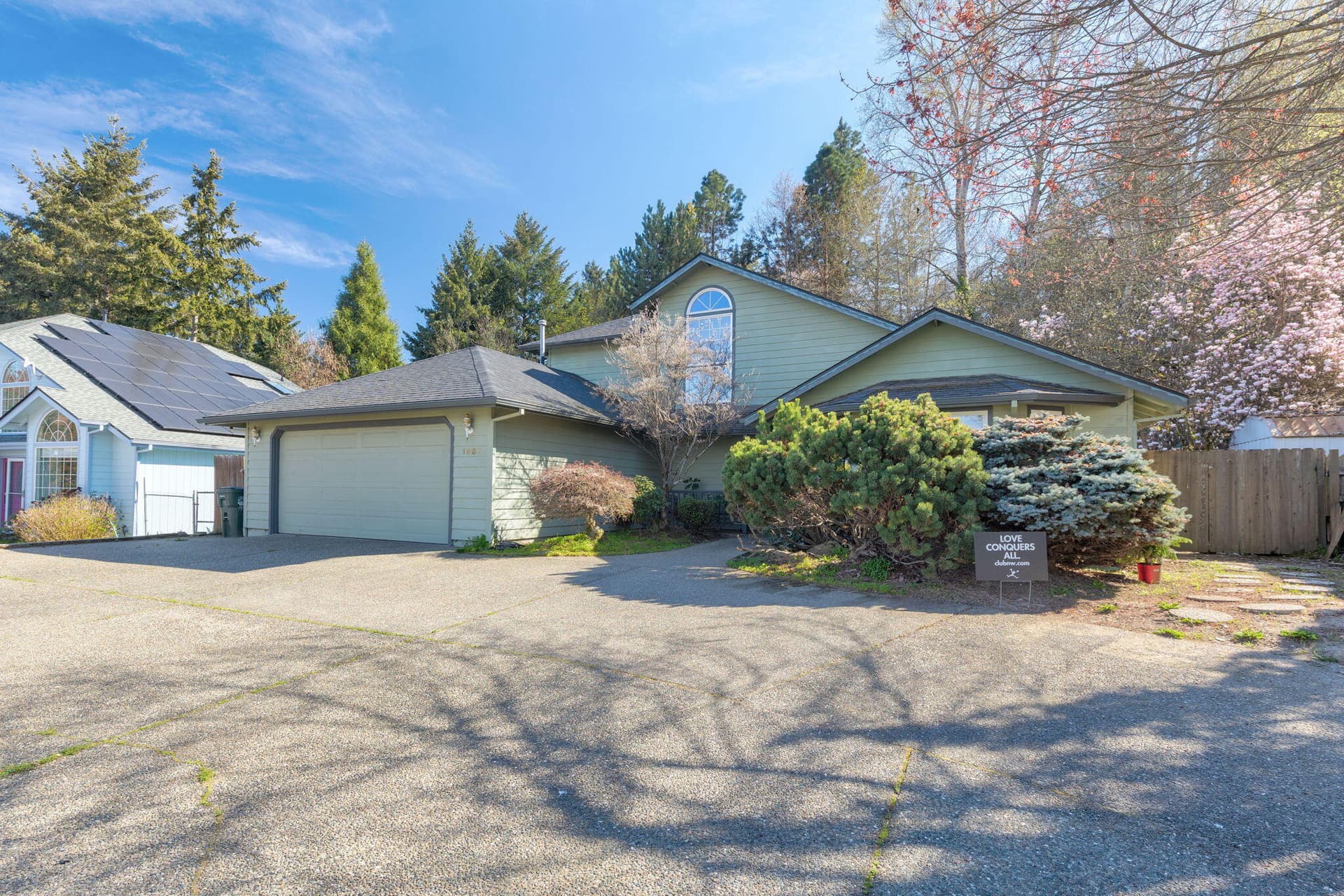1. Photo 1 of 40, 1987 Kelly Way, Grants Pass, OR 97527