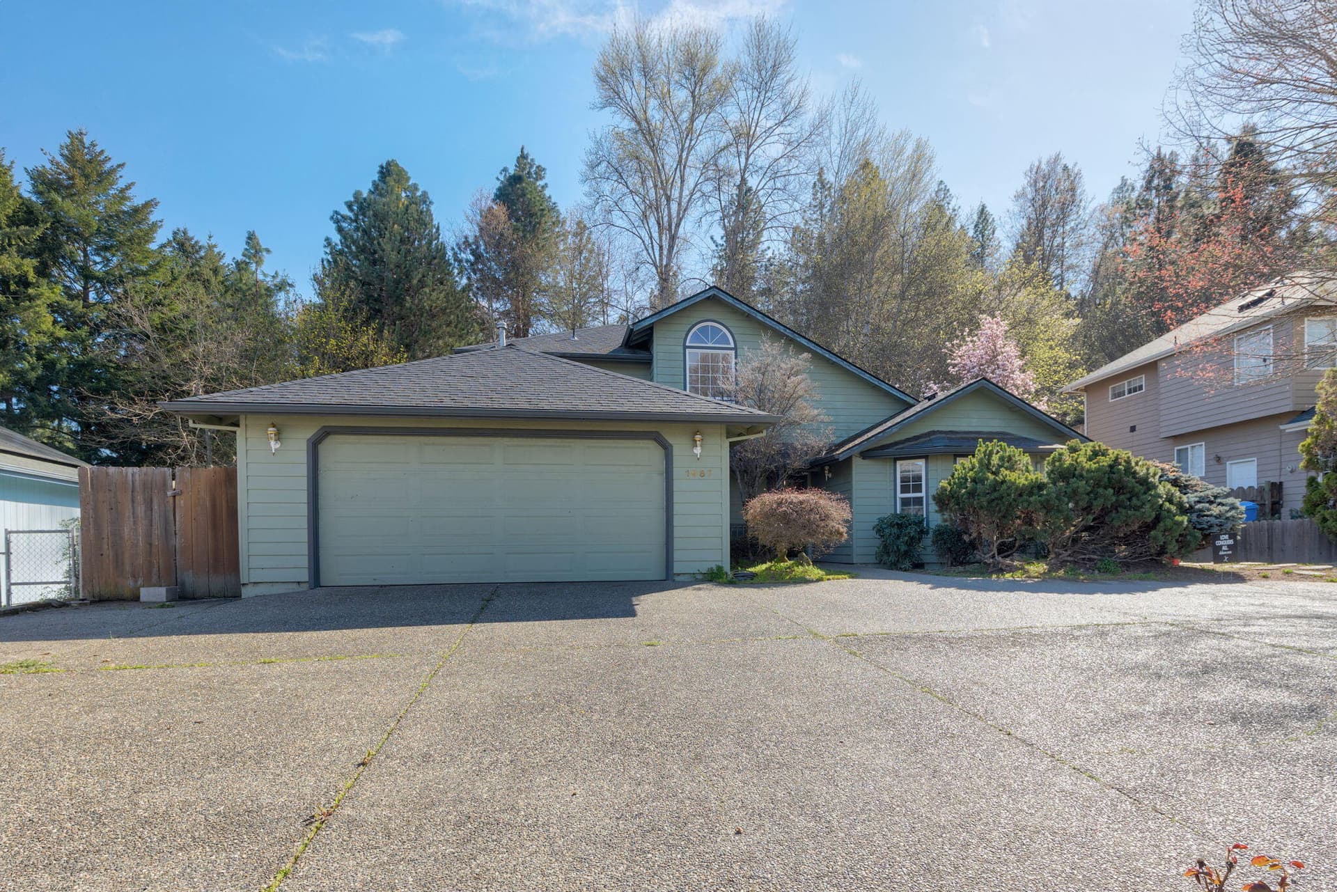 2. Photo 2 of 40, 1987 Kelly Way, Grants Pass, OR 97527