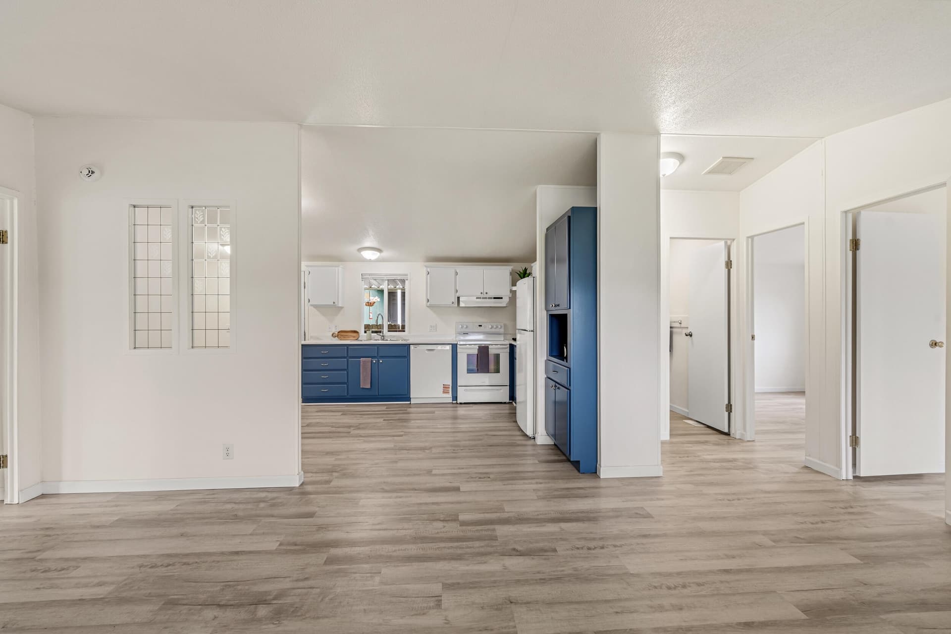 16_570 s peach st, medford, or 97501-15. Photo 2 of 14, 1570 S Peach Street Unit SPC 100, Medford, OR 97501