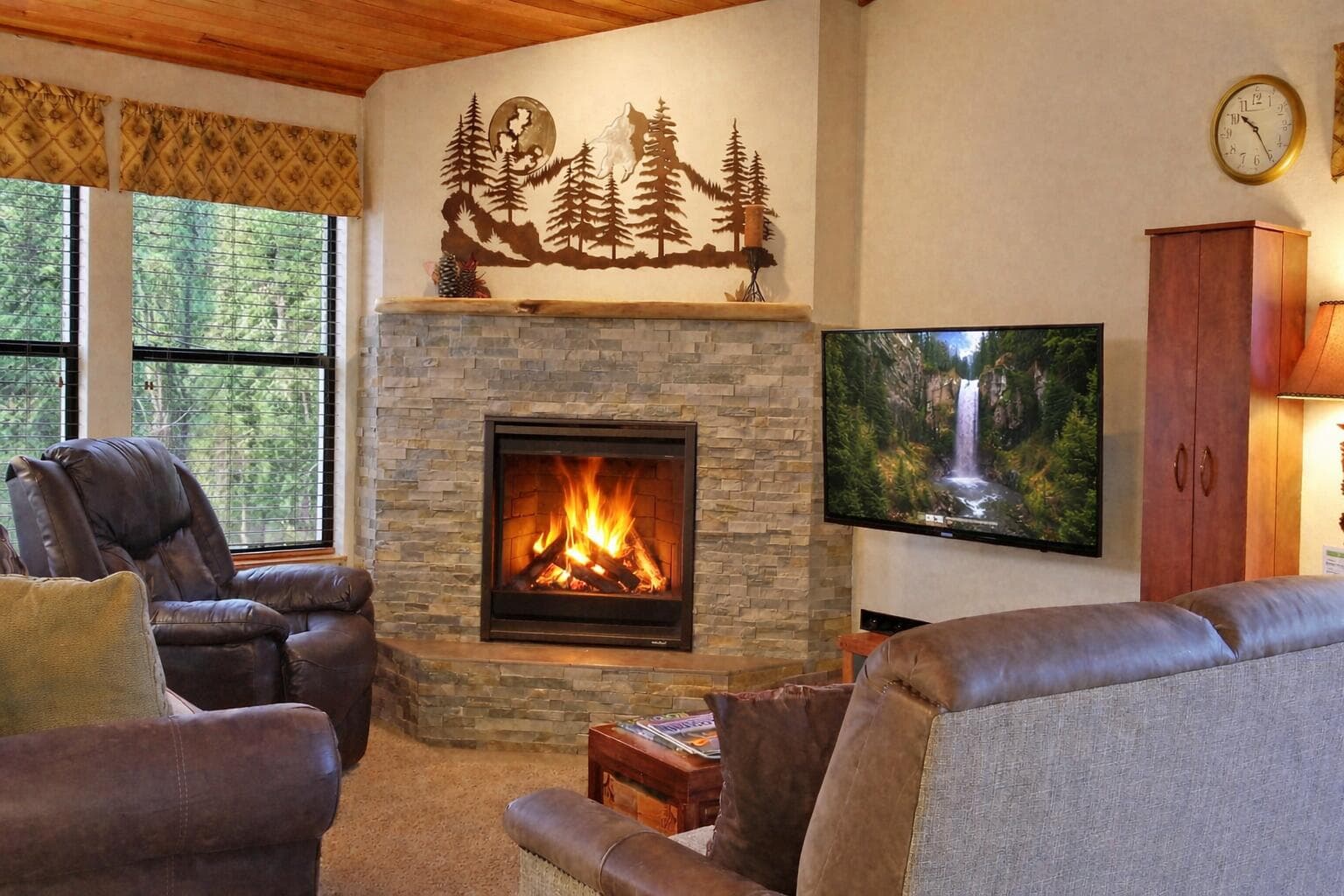 Living Area. Photo 2 of 28, 17730 W Core Road Unit 2 Fairway Village, Sunriver, OR 97707