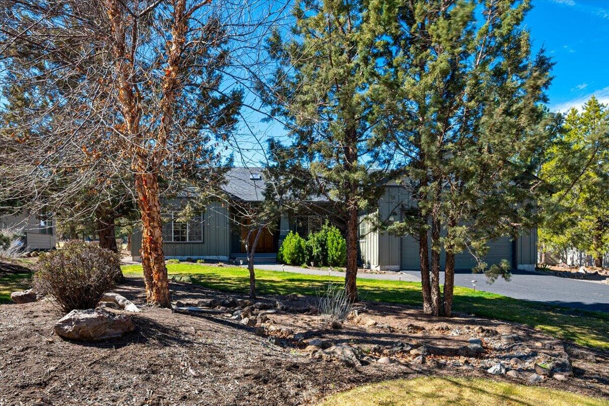 04-387 Goshawk Ct, Redmond-4. Photo 1 of 46, 387 Goshawk Court, Redmond, OR 97756