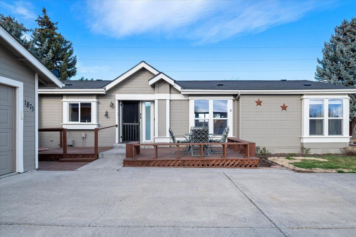 Driveway View. Photo 3 of 33, 1875 NE 6th Street, Redmond, OR 97756