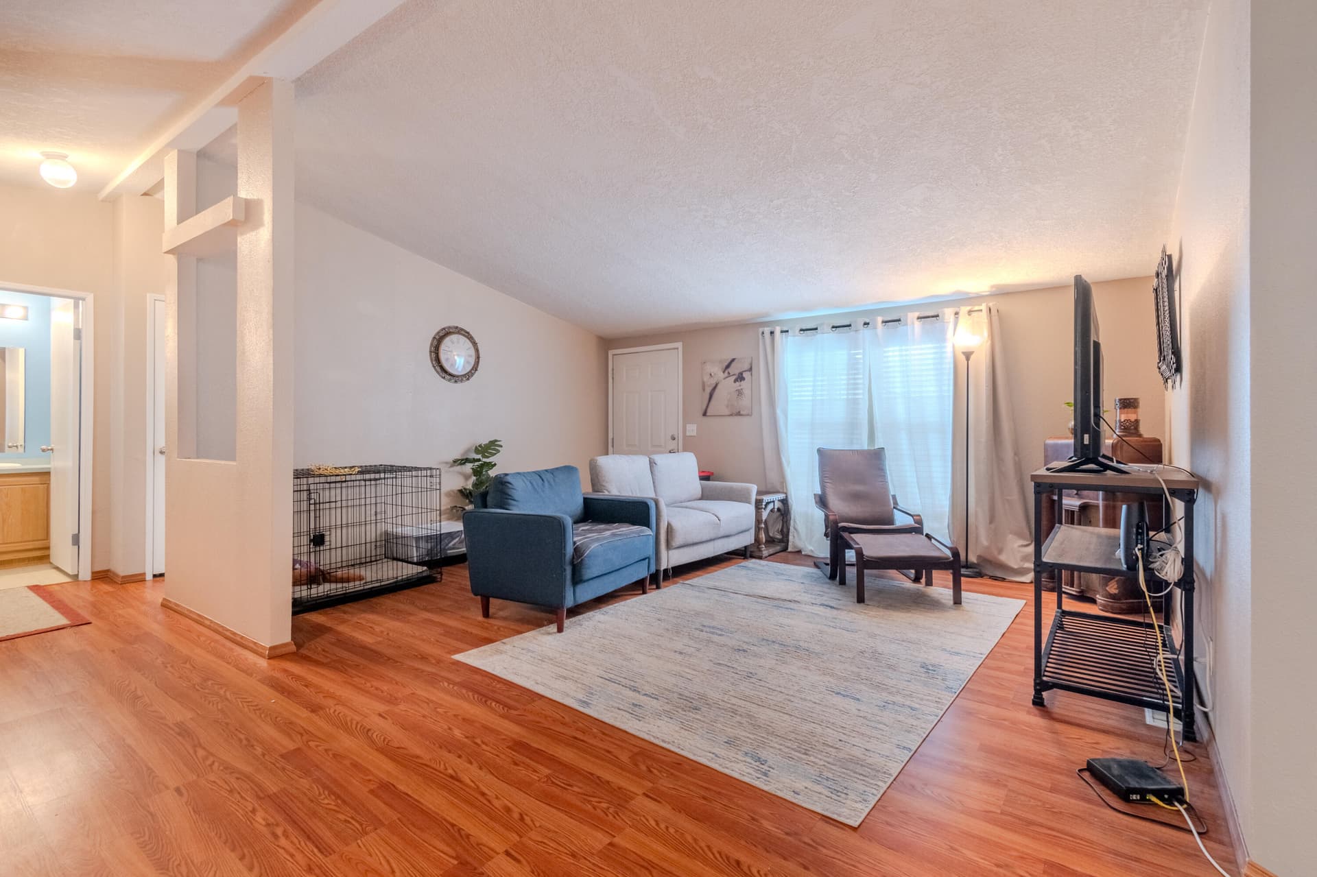 Open floor plan. Photo 2 of 24, 2552 Thorn Oak Drive Unit SPC 9, Medford, OR 97501