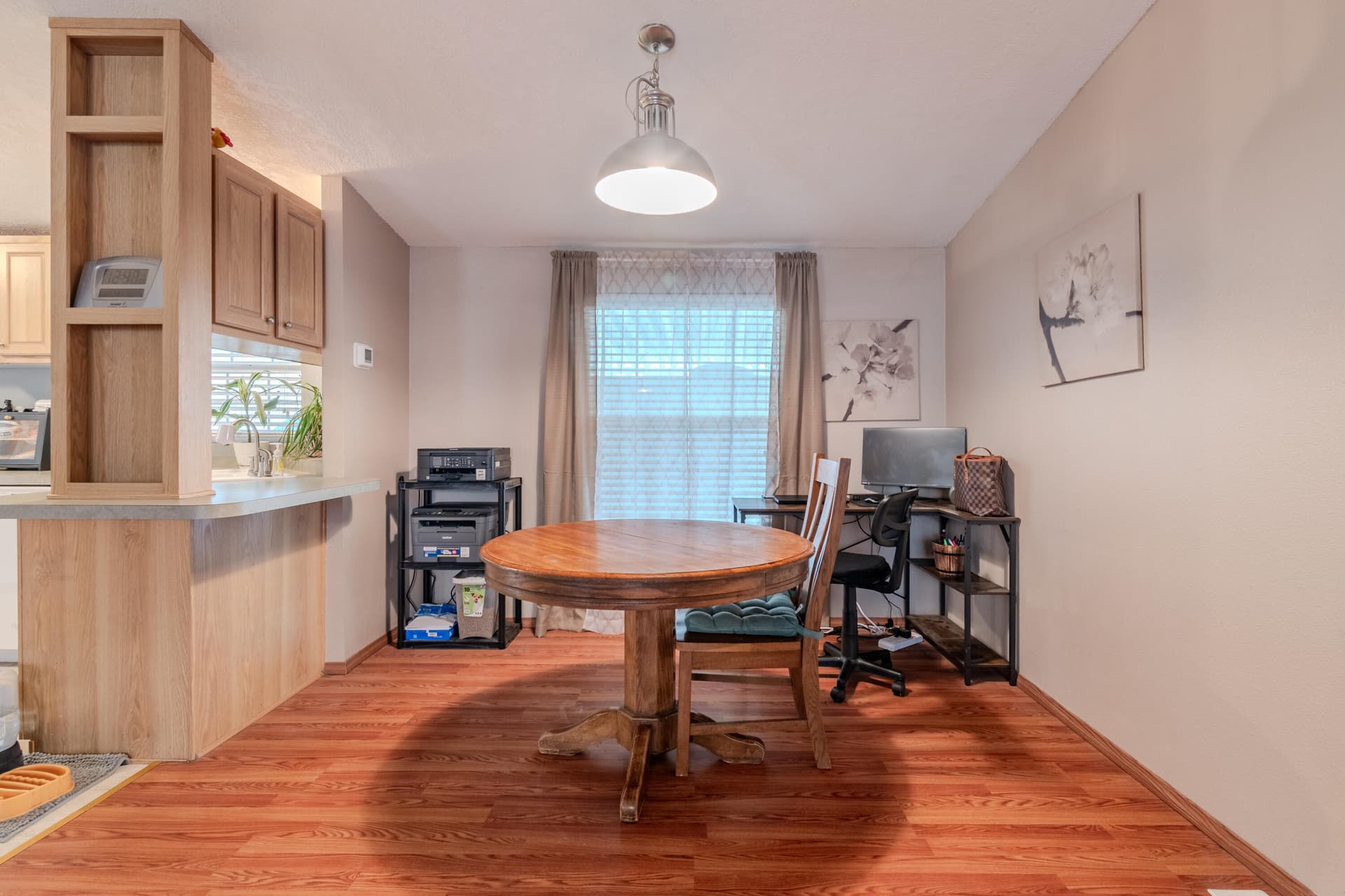Dining area. Photo 5 of 24, 2552 Thorn Oak Drive Unit SPC 9, Medford, OR 97501