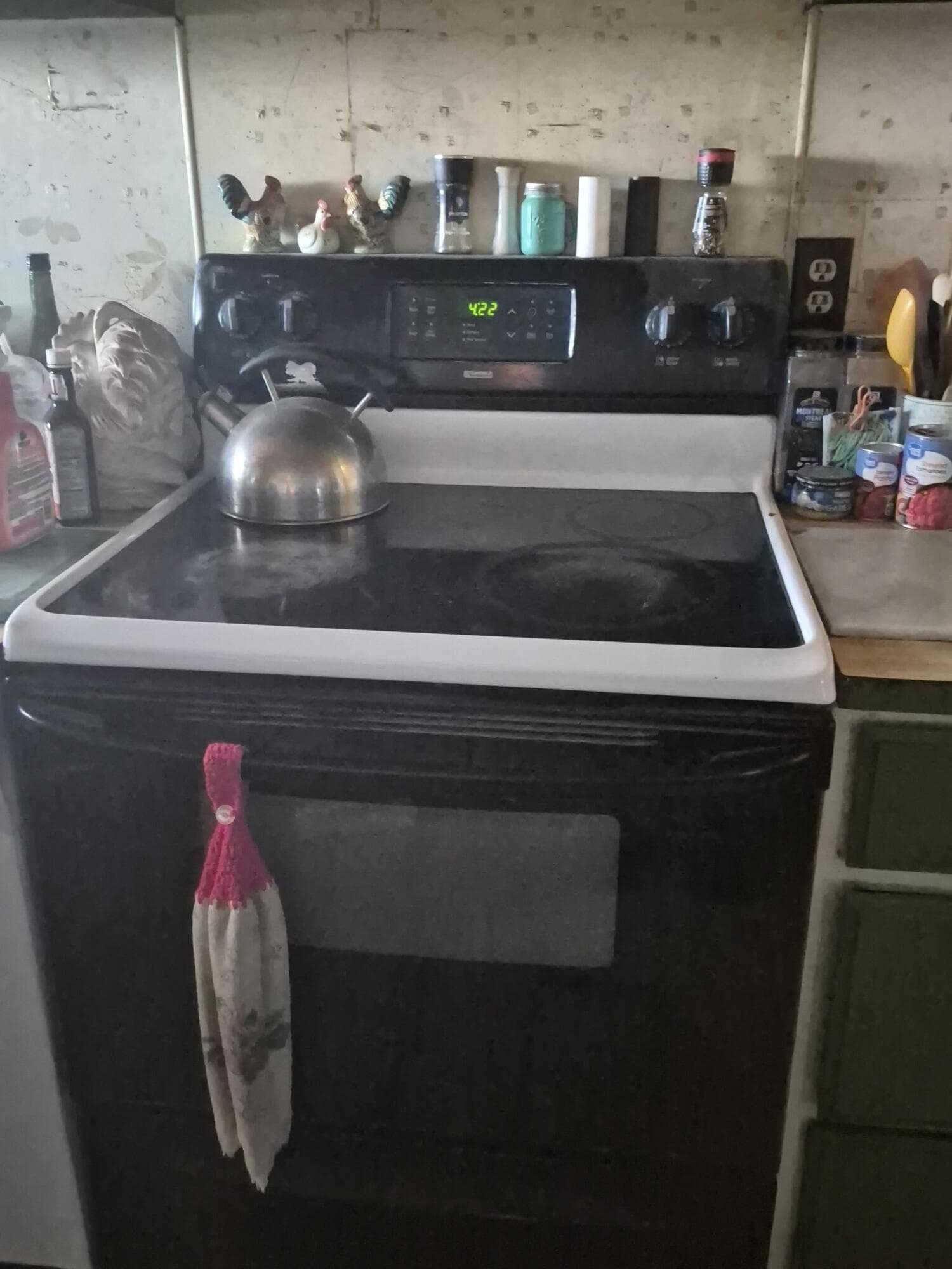 Stove. Photo 5 of 8, 406 Sharp Road, Midland, OR 97634