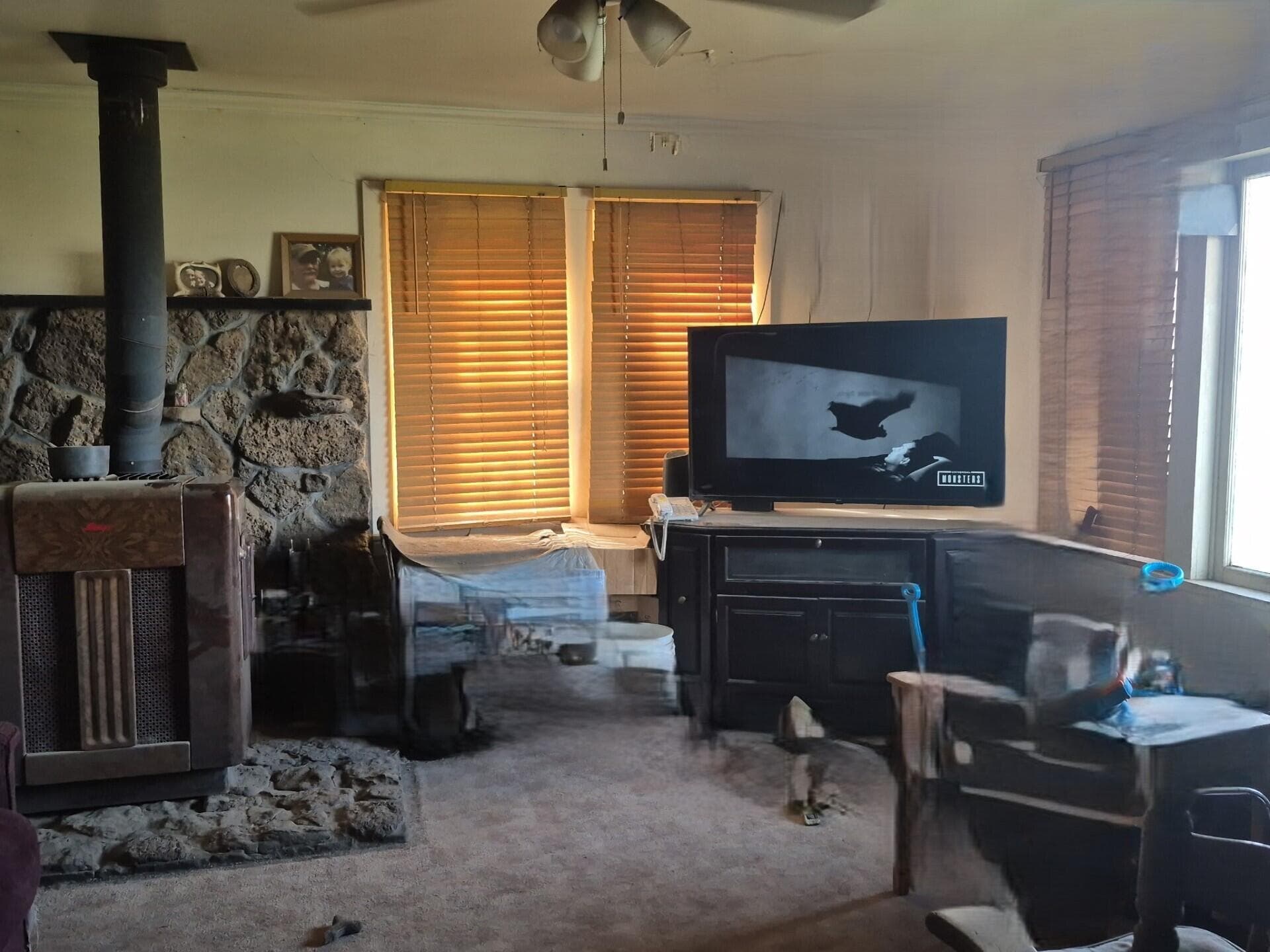 Living room. Photo 2 of 8, 406 Sharp Road, Midland, OR 97634