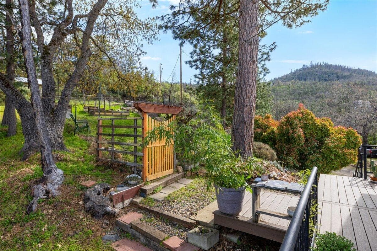 13-CI_2967. Photo 5 of 26, 345 Carmen Road, Talent, OR 97540