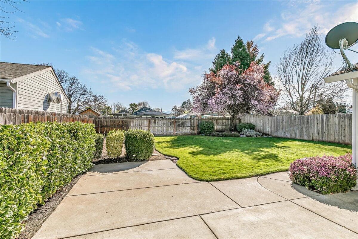 34-36. Photo 4 of 31, 317 Jeanette Avenue, Medford, OR 97501