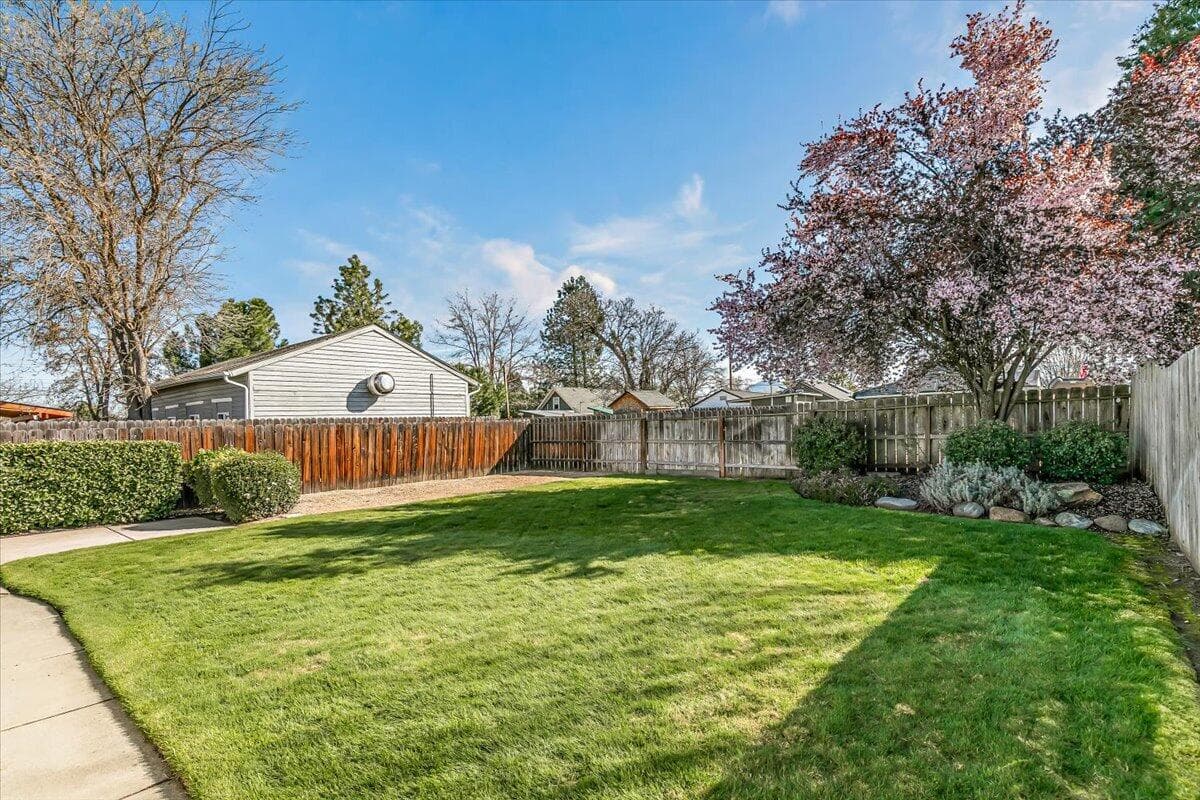 37-39. Photo 5 of 31, 317 Jeanette Avenue, Medford, OR 97501