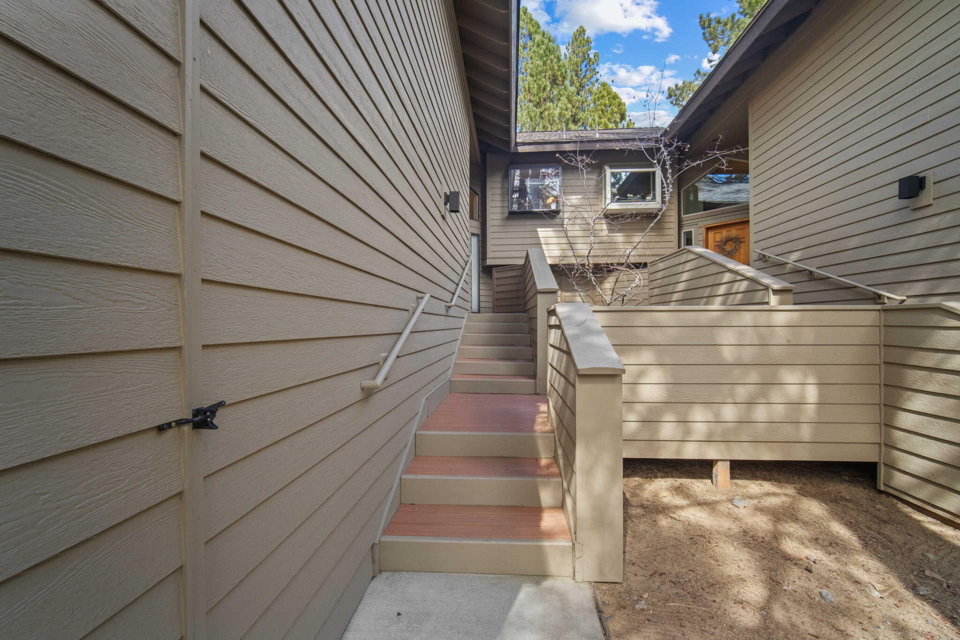 3-web-or-mls-31 River Village Condo-3. Photo 3 of 46, 17682 Bittern Lane Unit 31, Sunriver, OR 97707