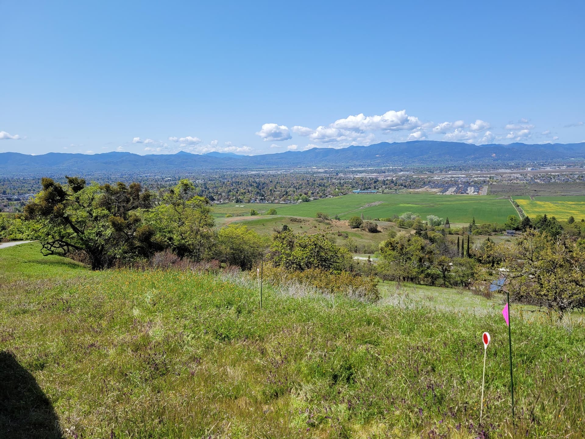 2. Photo 2 of 17, 3635 High Prairie Drive, Medford, OR 97504