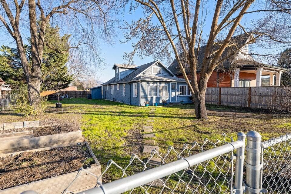 20260320161237522362000000-o. Photo 2 of 40, 2375 Kings Highway, Medford, OR 97501