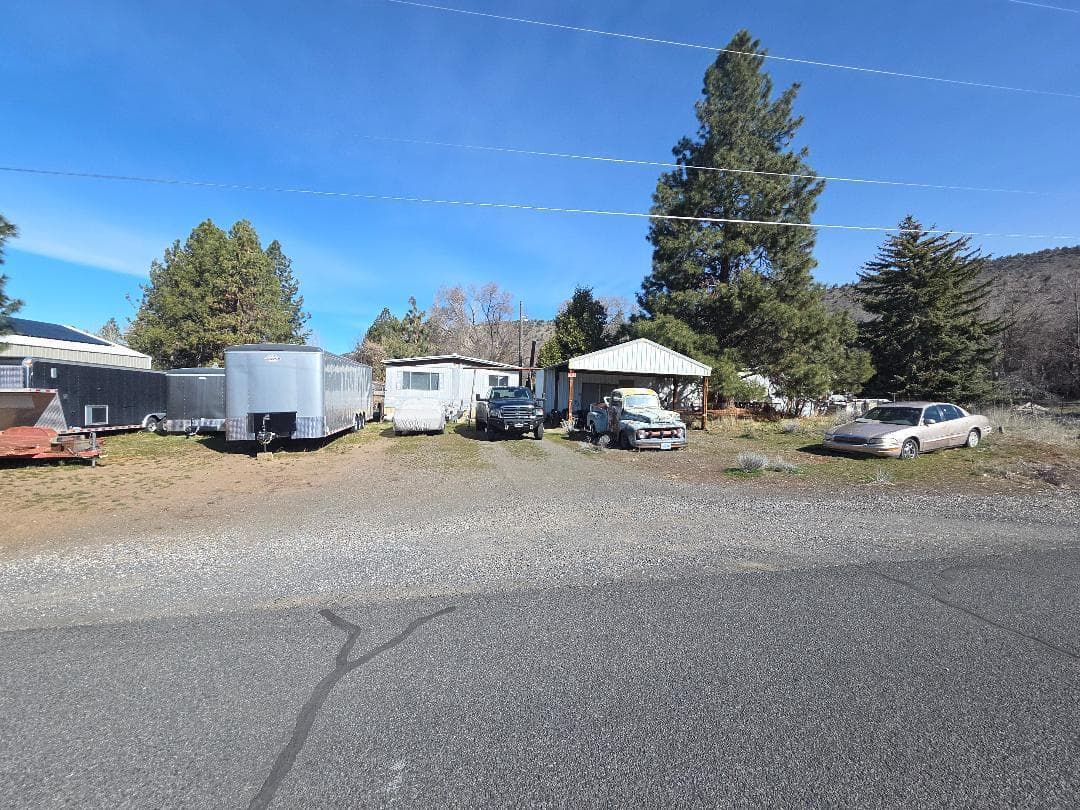 thumbnail 1. Photo 1 of 16, 11727 Clovis Drive, Klamath Falls, OR 97603