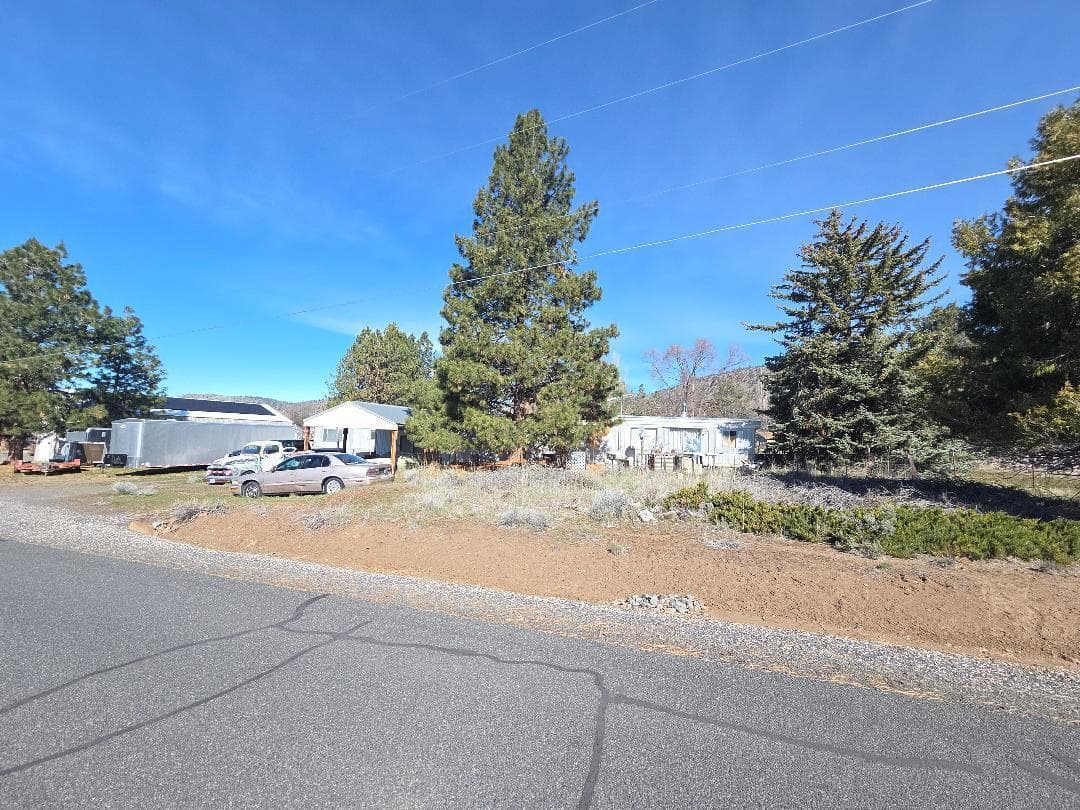 thumbnail 2. Photo 2 of 16, 11727 Clovis Drive, Klamath Falls, OR 97603