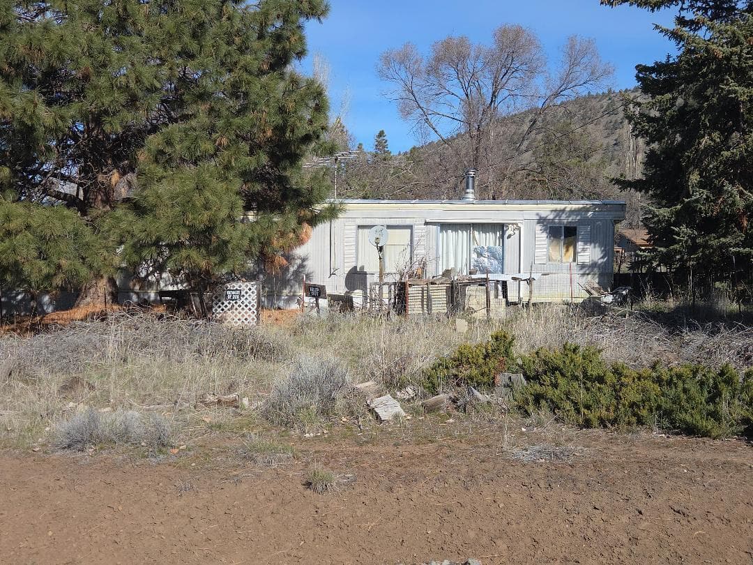 thumbnail 3. Photo 3 of 16, 11727 Clovis Drive, Klamath Falls, OR 97603