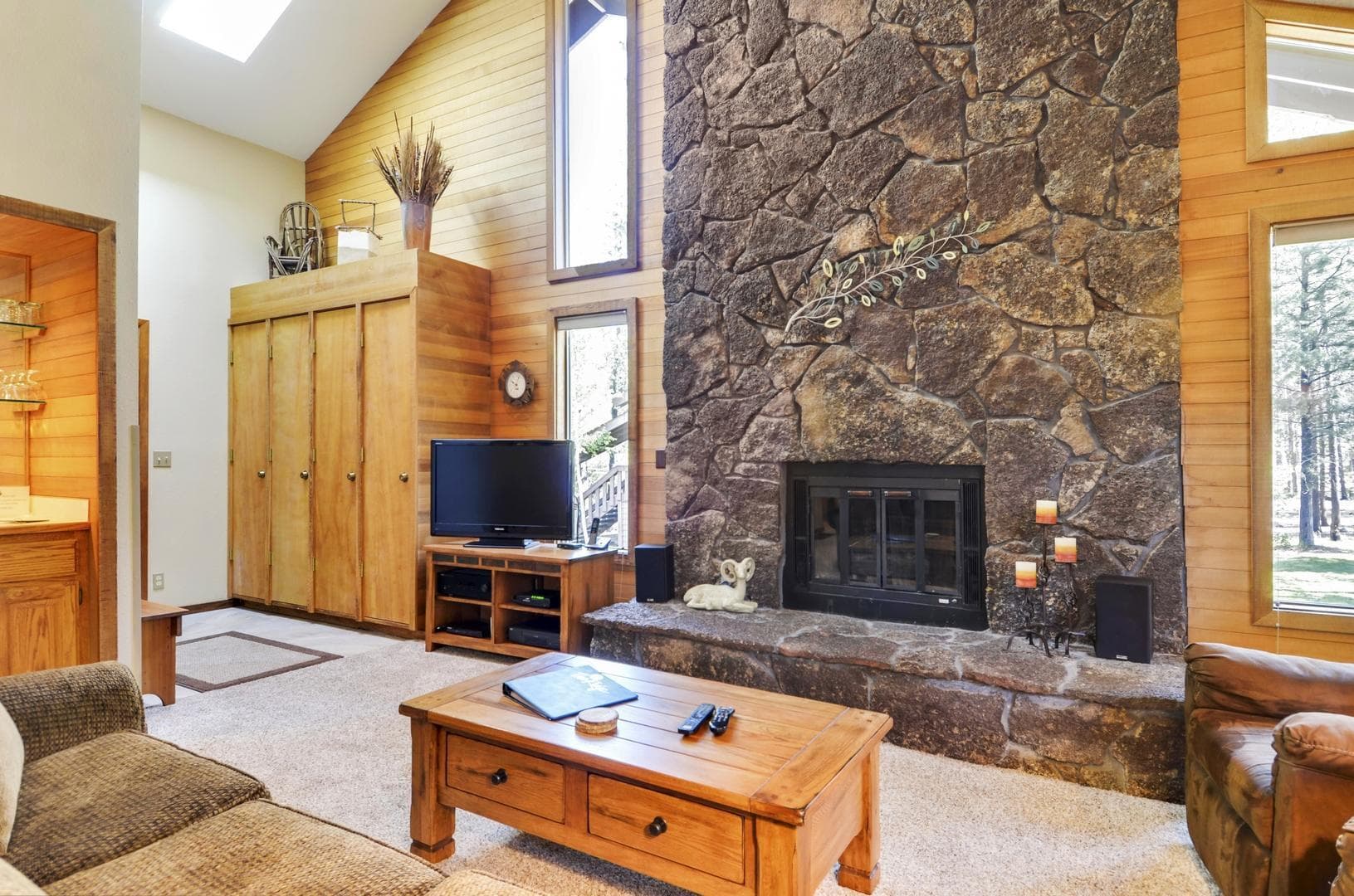 Living Room looking toward front door. Photo 3 of 23, 57301 Beaver Ridge Loop Unit 10, Sunriver, OR 97707