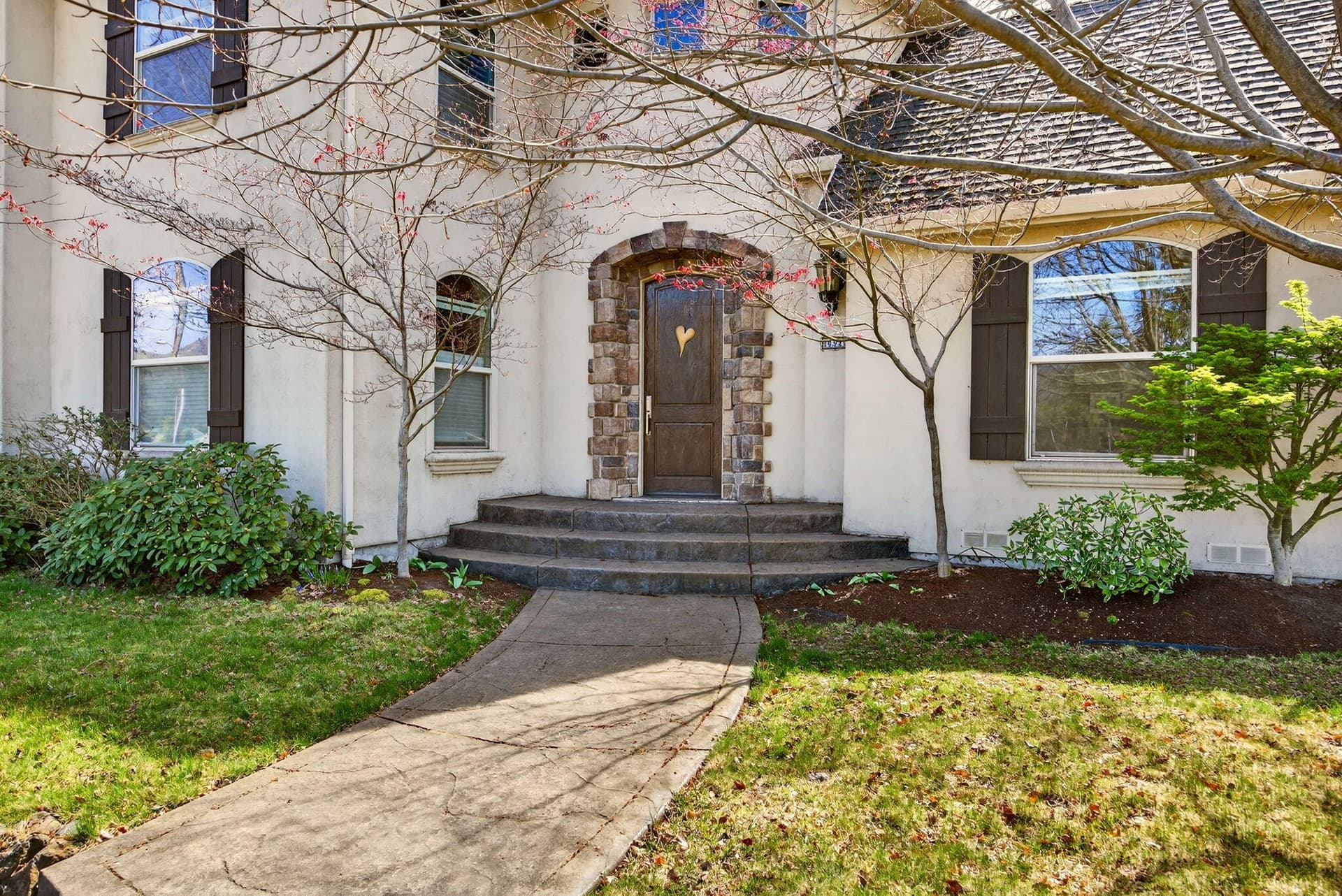 Front Entrance. Photo 4 of 58, 692 Vansant Street, Ashland, OR 97520