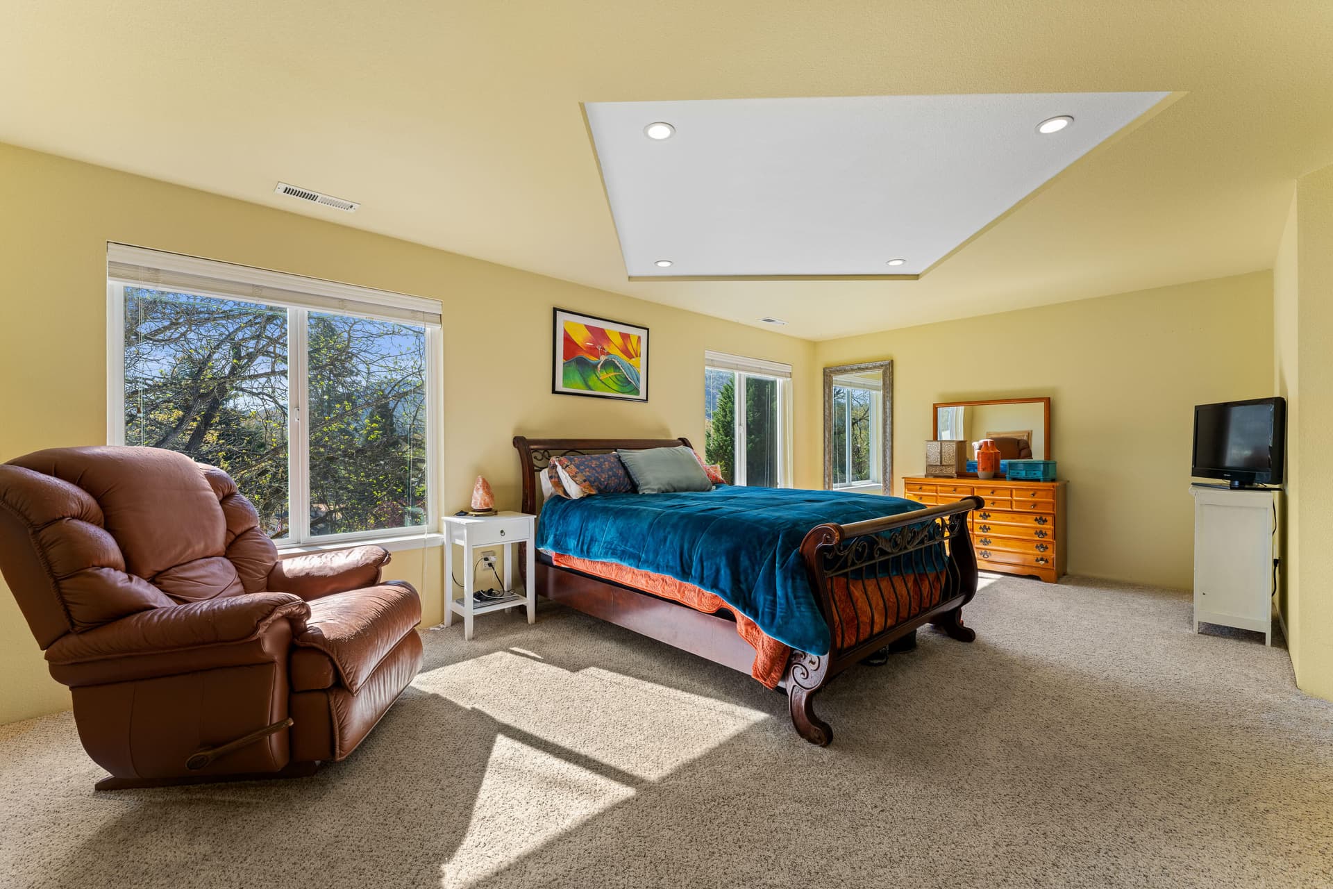 Primary Bedroom. Photo 5 of 23, 105 Cedar Ridge Terrace, Rogue River, OR 97537