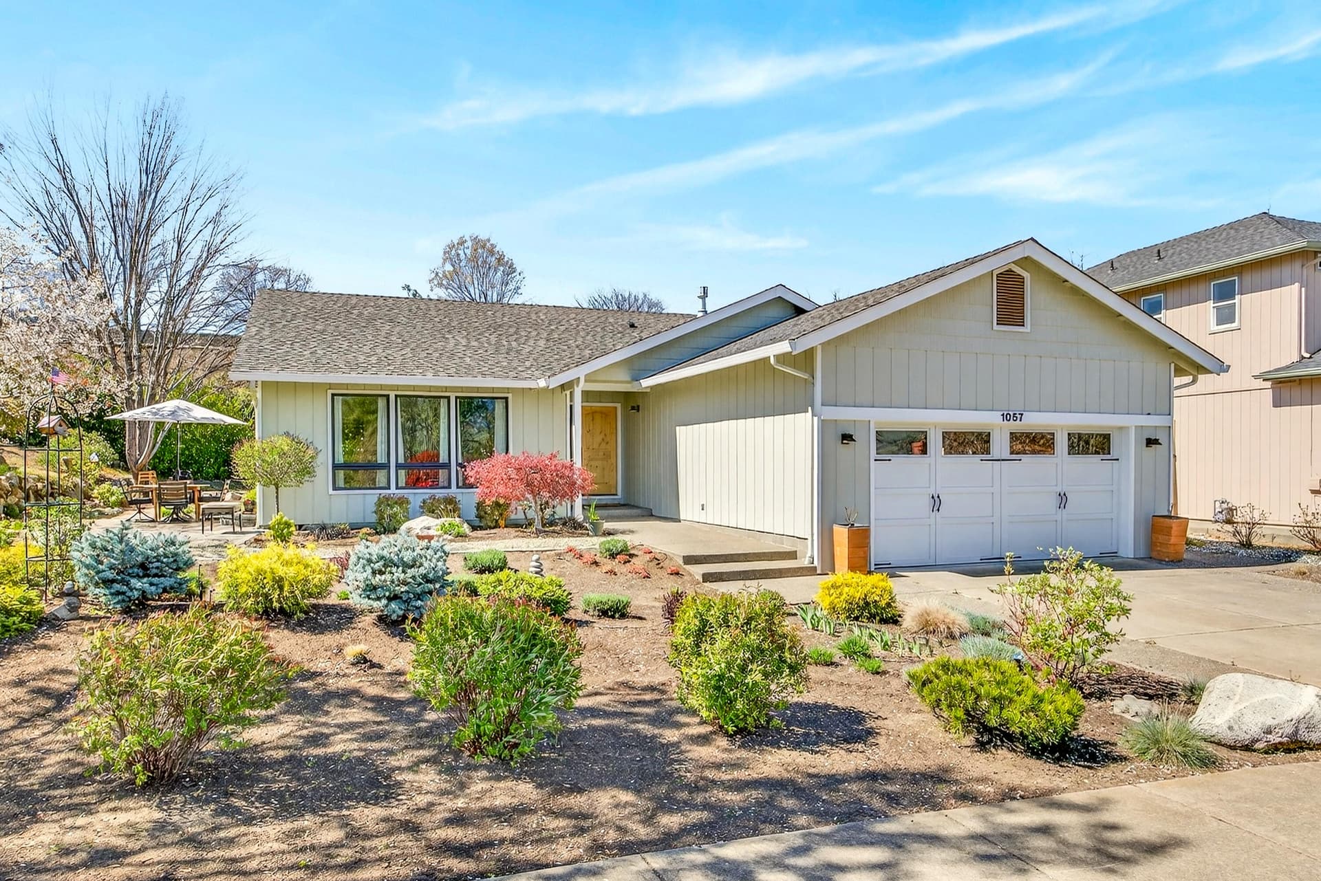 ApxOK00004. Photo 2 of 46, 1057 Oak Knoll Drive, Ashland, OR 97520