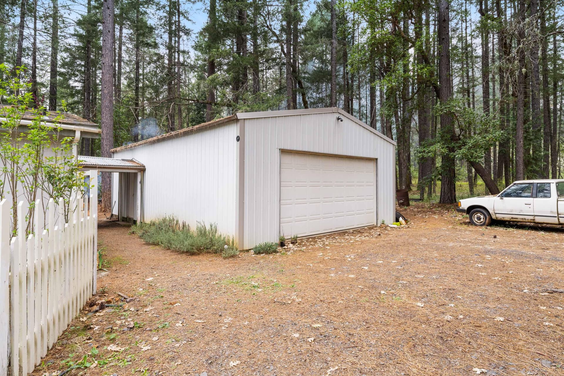 03-EXT (3 of 10). Photo 2 of 29, 110 Falling Leaf Drive, Selma, OR 97538
