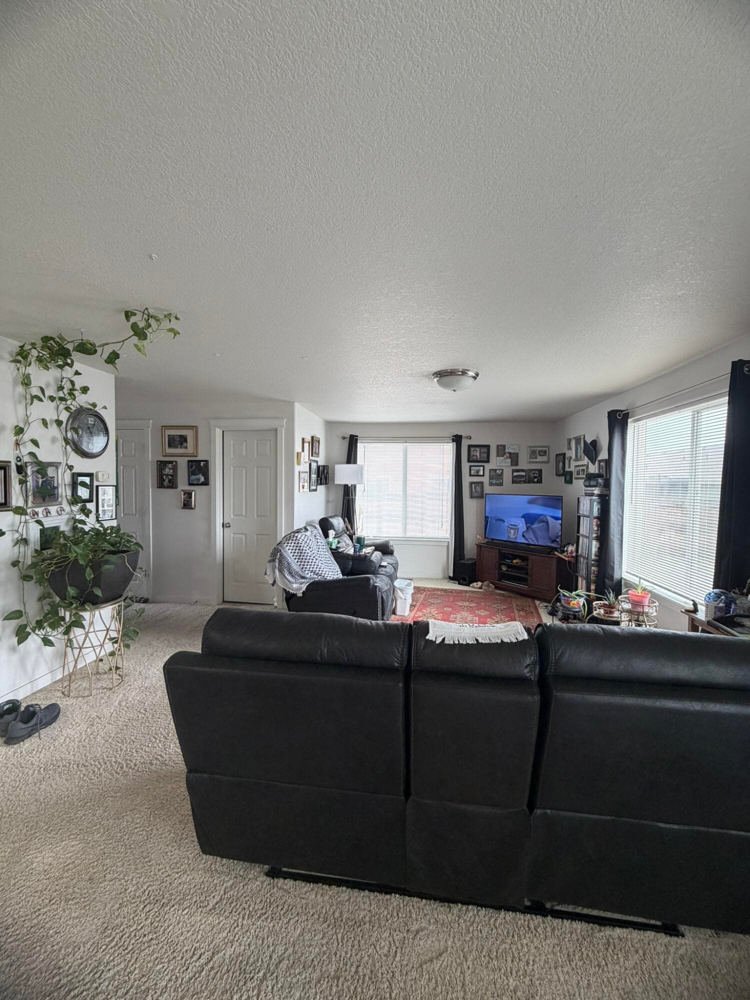 Living Room. Photo 4 of 10, 897 SE Kierra Place, Madras, OR 97741