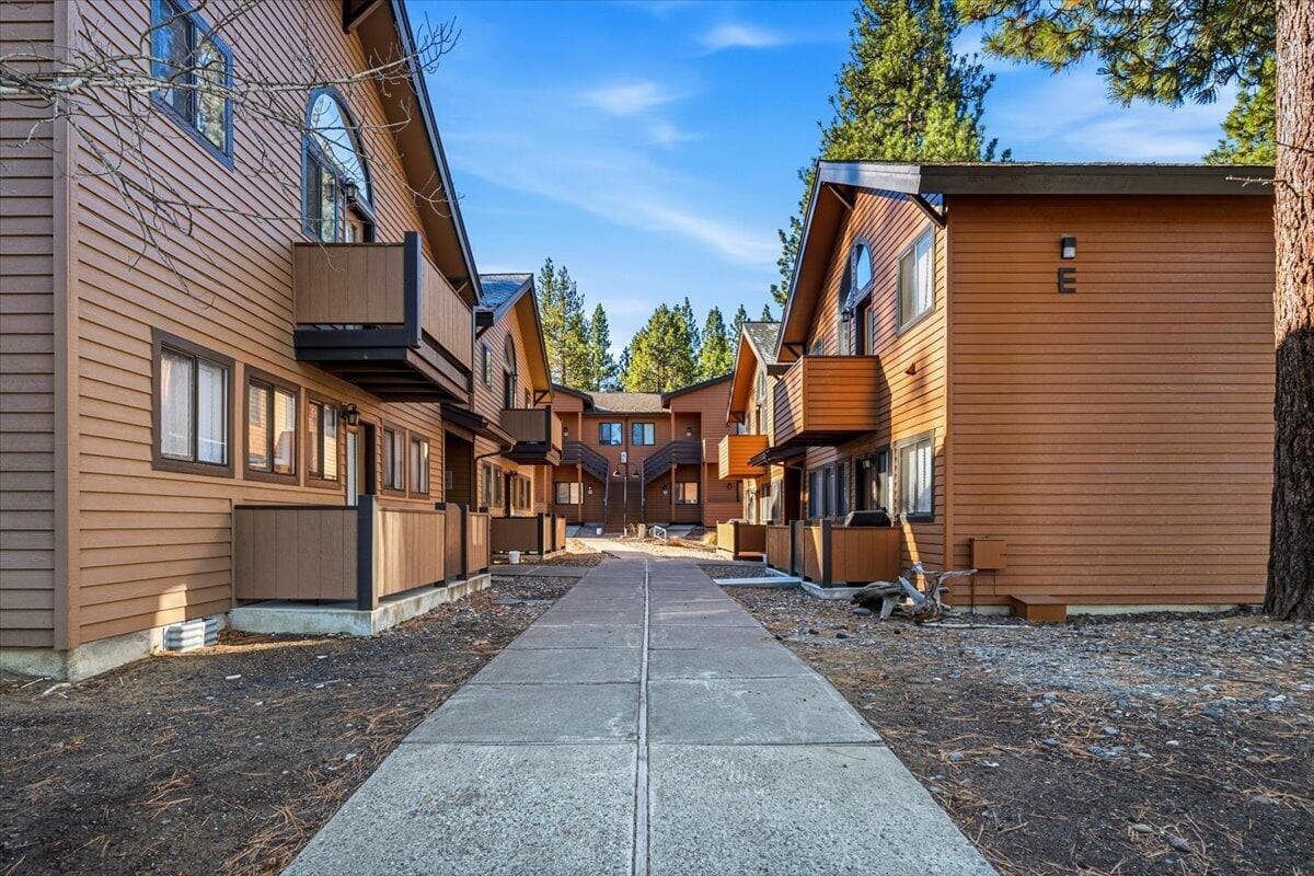 01-56856 Enterprise Dr, Sunriver-1. Photo 4 of 25, 56856 Enterprise Drive Unit # E4, Sunriver, OR 97707