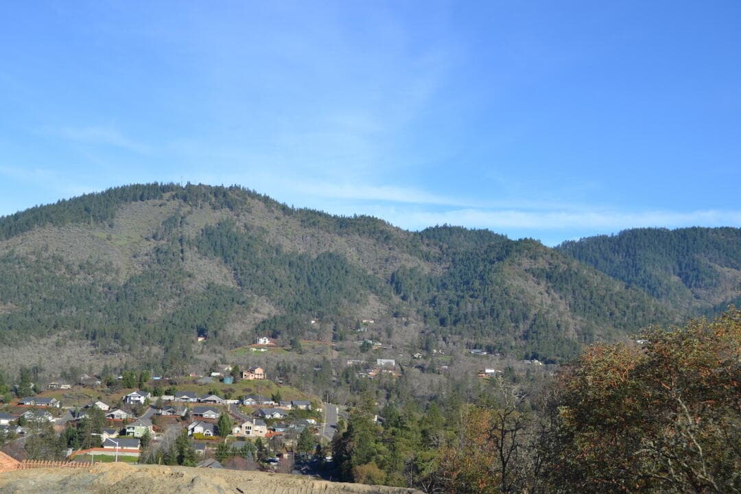 DSC_8167. Photo 1 of 6, 1010 SE Smith Hill Lane, Grants Pass, OR 97527