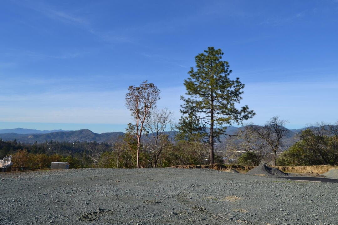 DSC_8170. Photo 3 of 6, 1010 SE Smith Hill Lane, Grants Pass, OR 97527