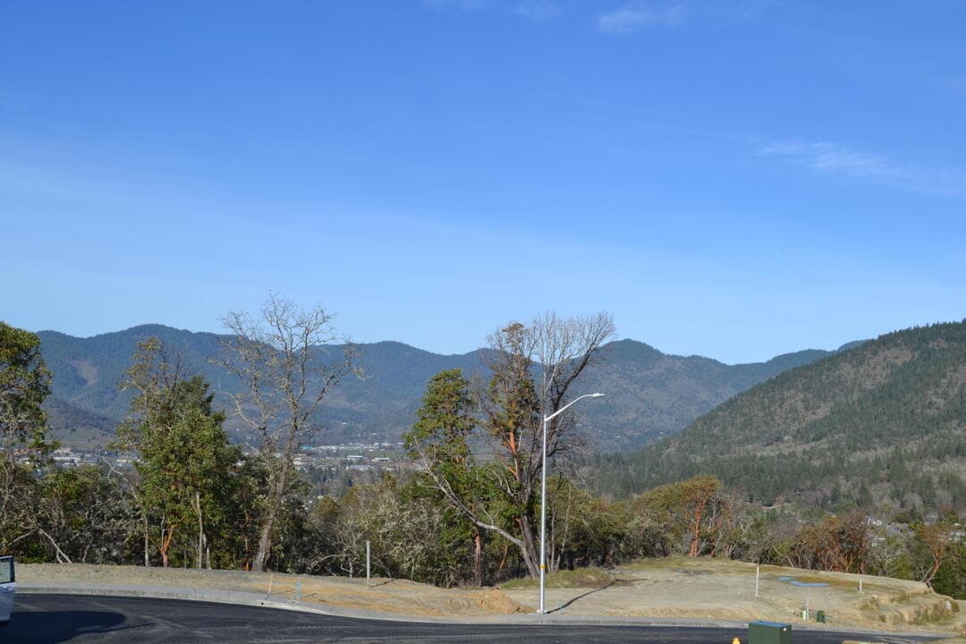 DSC_8166. Photo 4 of 6, 1010 SE Smith Hill Lane, Grants Pass, OR 97527
