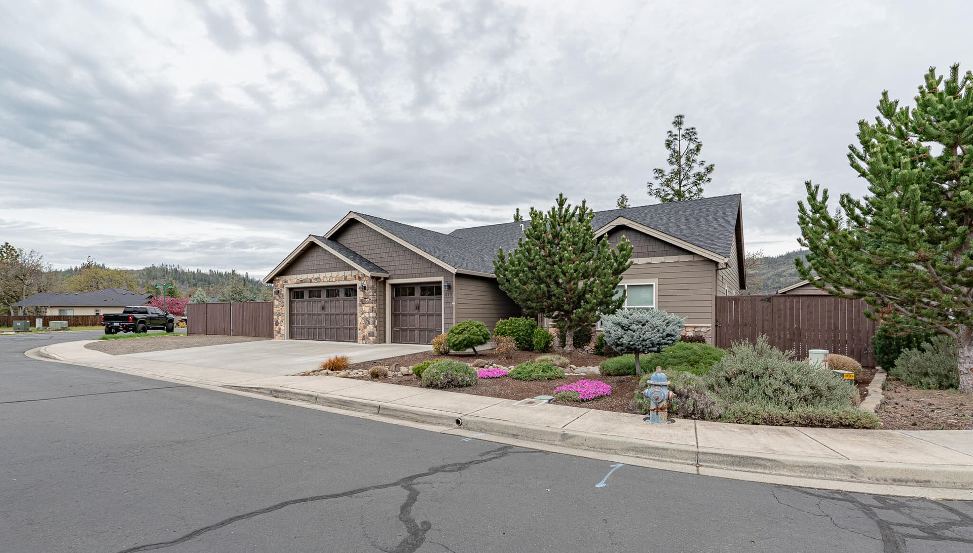 DSC02903-HDR. Photo 4 of 39, 217 White Oak Way, Shady Cove, OR 97539