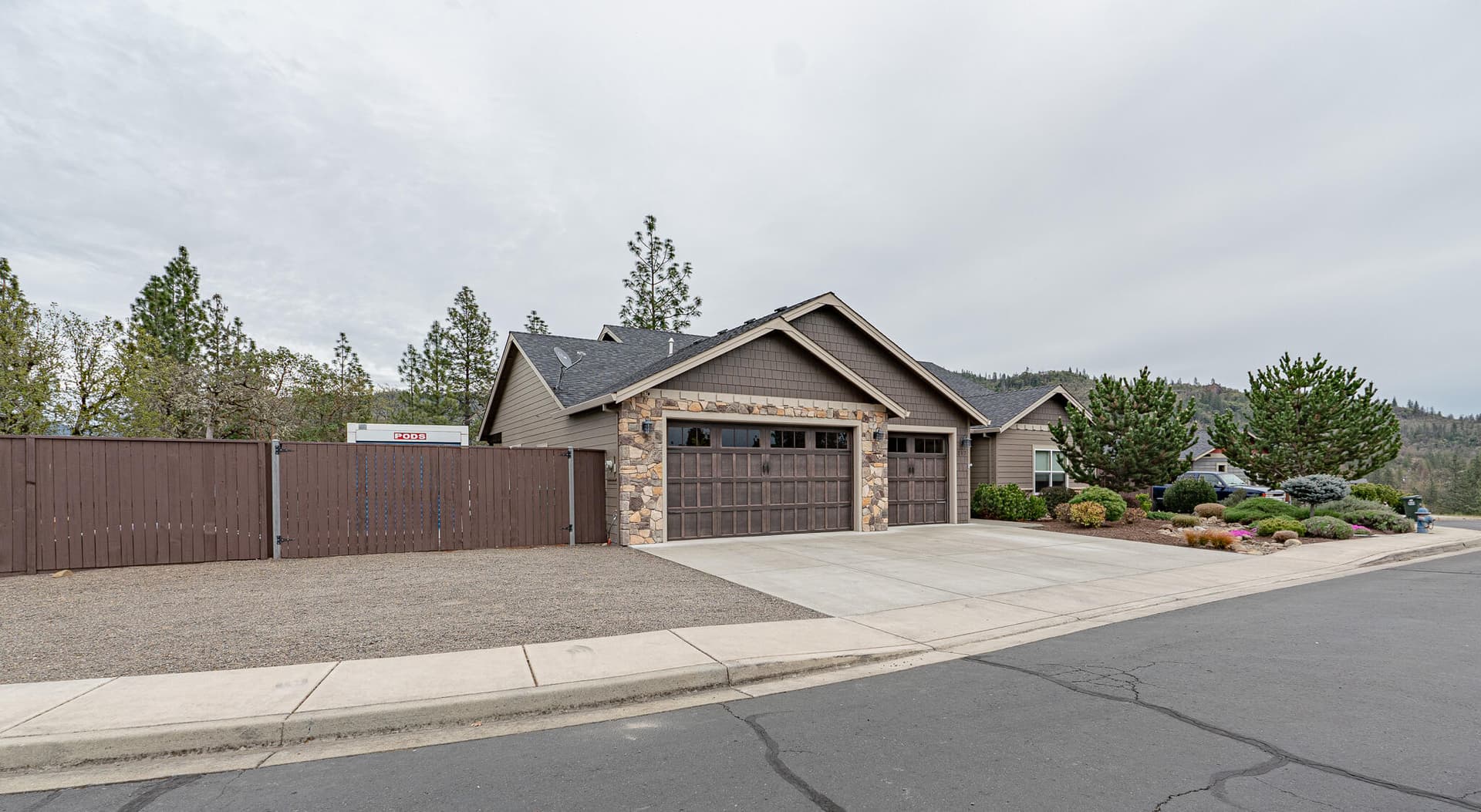 DSC02942-HDR. Photo 2 of 39, 217 White Oak Way, Shady Cove, OR 97539
