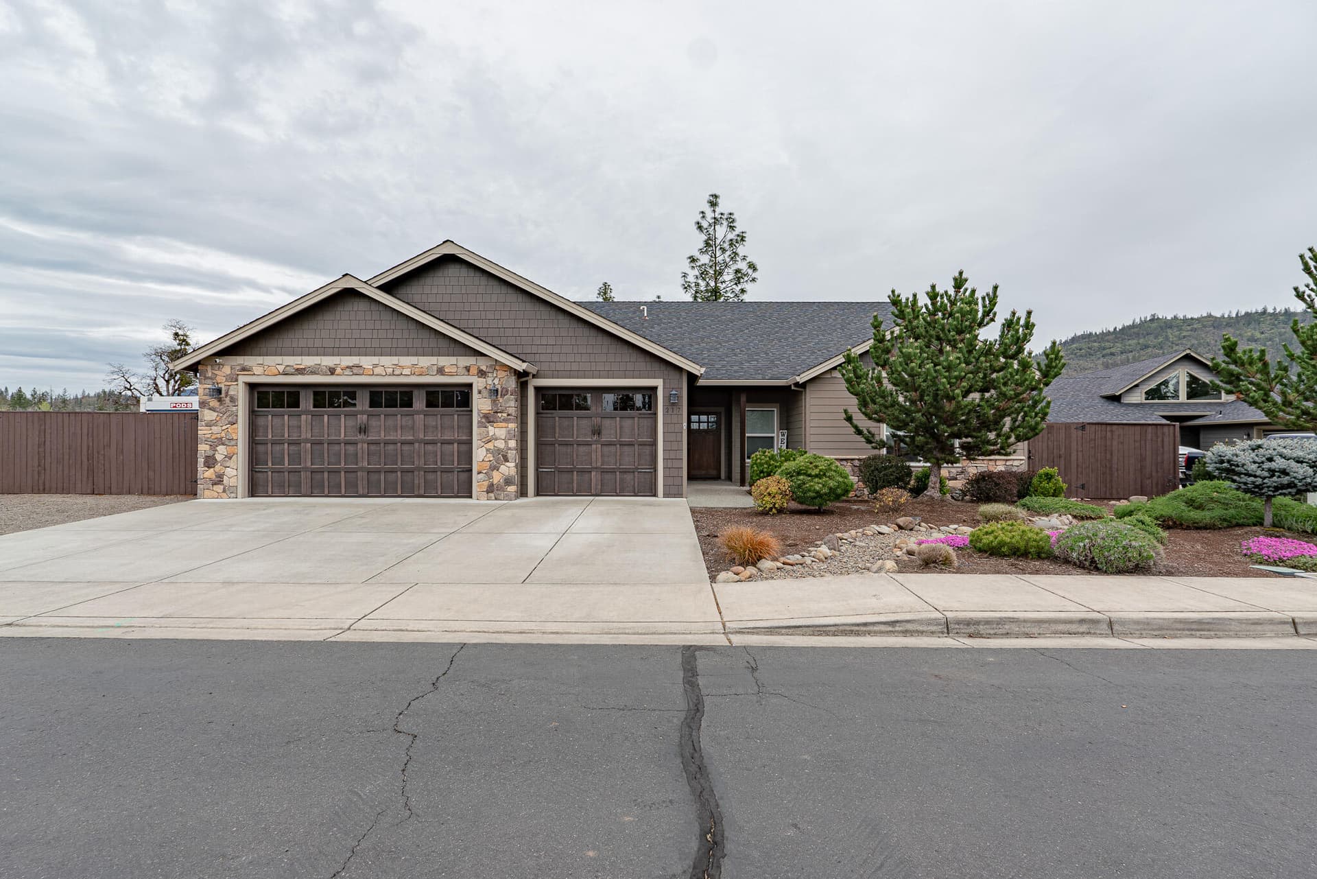 DSC02912-HDR. Photo 3 of 39, 217 White Oak Way, Shady Cove, OR 97539
