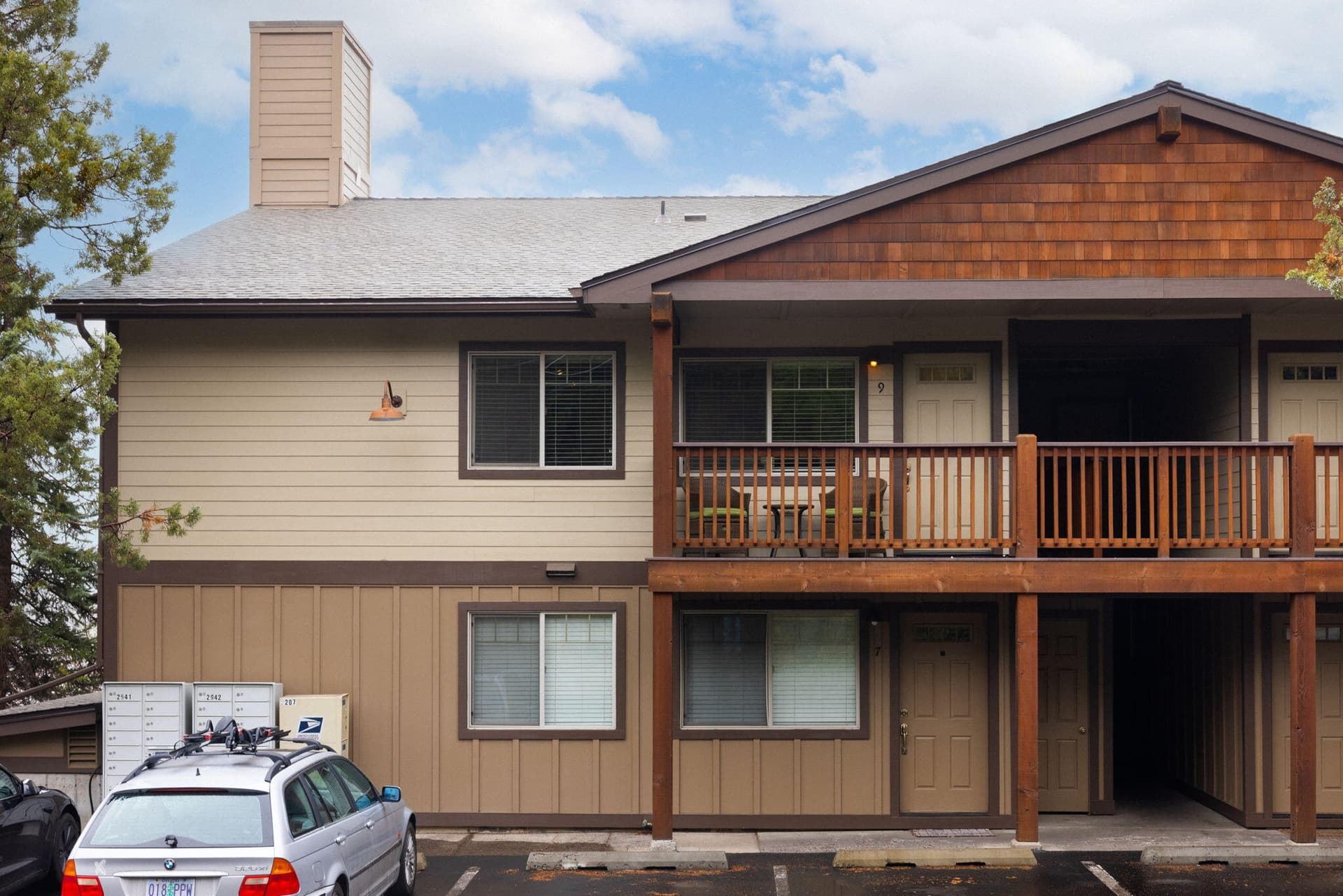 Roanoke #9 (1 of 22). Photo 2 of 22, 1010 NW Roanoke Avenue Unit APT 9, Bend, OR 97703
