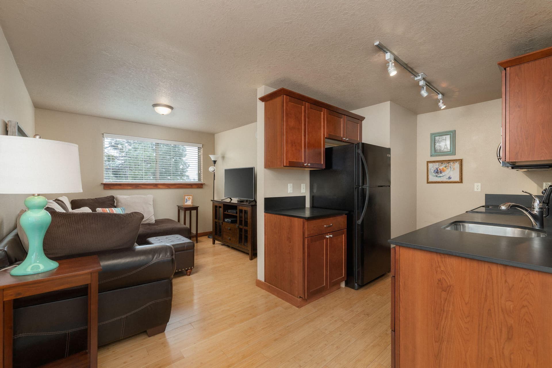 Roanoke #9 (4 of 22). Photo 4 of 22, 1010 NW Roanoke Avenue Unit APT 9, Bend, OR 97703