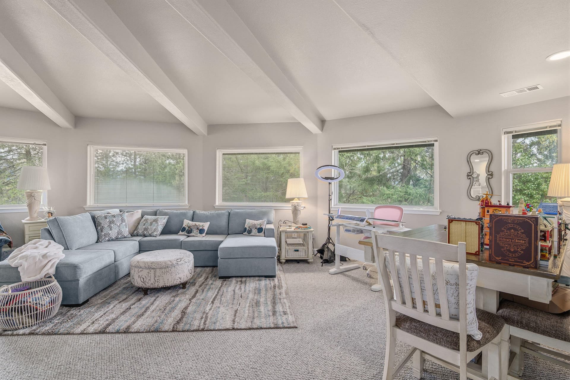 398MadroneRidgeDr-012. Photo 5 of 46, 398 Madrone Ridge Drive, Grants Pass, OR 97527