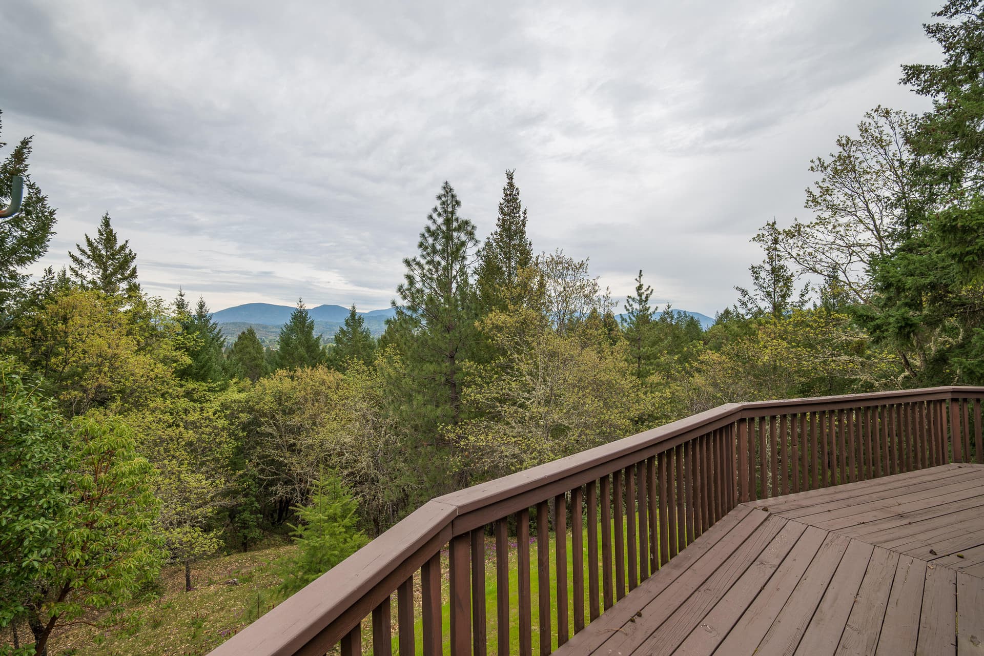 398MadroneRidgeDr-038. Photo 3 of 46, 398 Madrone Ridge Drive, Grants Pass, OR 97527