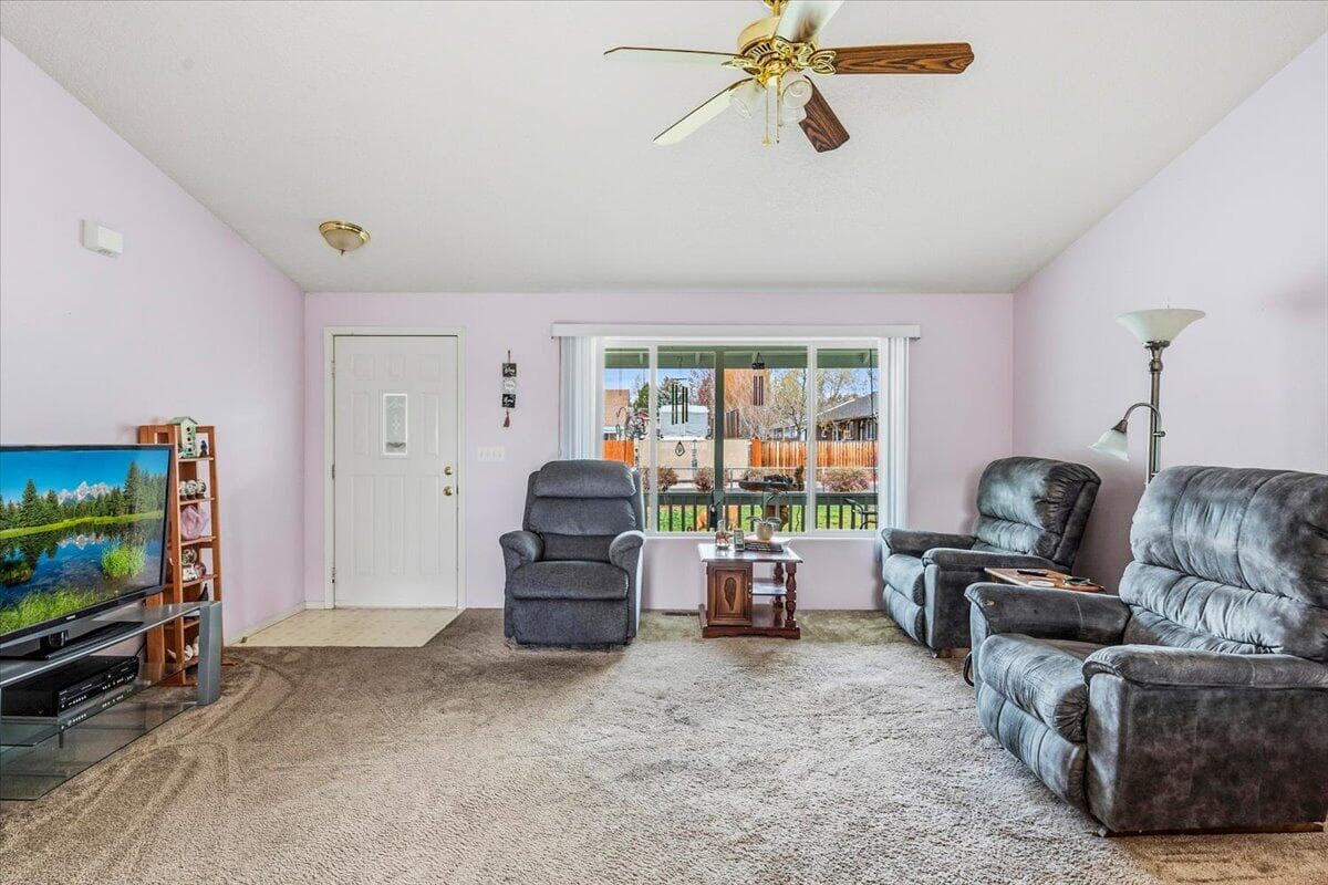 09-1122 NE Manzanita St, Prineville-9. Photo 4 of 34, 1122 NE Manzanita Street, Prineville, OR 97754