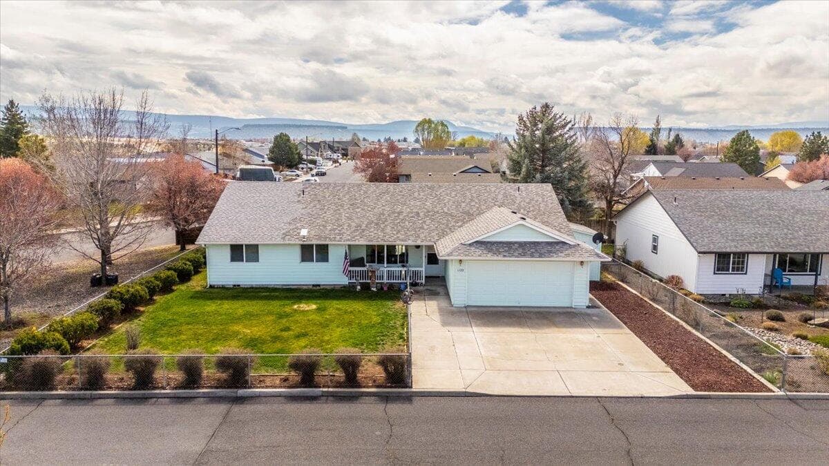 33-1122 NE Manzanita St, Prineville-33. Photo 2 of 34, 1122 NE Manzanita Street, Prineville, OR 97754