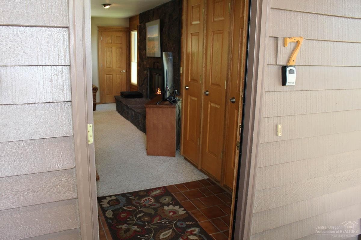 20200421064352083904000000-o. Photo 2 of 17, 57307 Beaver Ridge Loop Unit 7D, Sunriver, OR 97707
