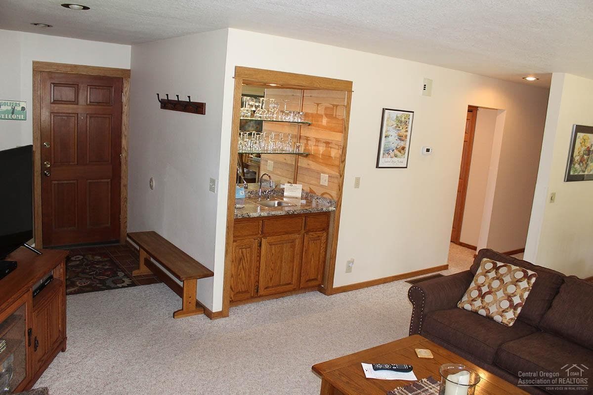20200421064352419239000000-o. Photo 4 of 17, 57307 Beaver Ridge Loop Unit 7D, Sunriver, OR 97707